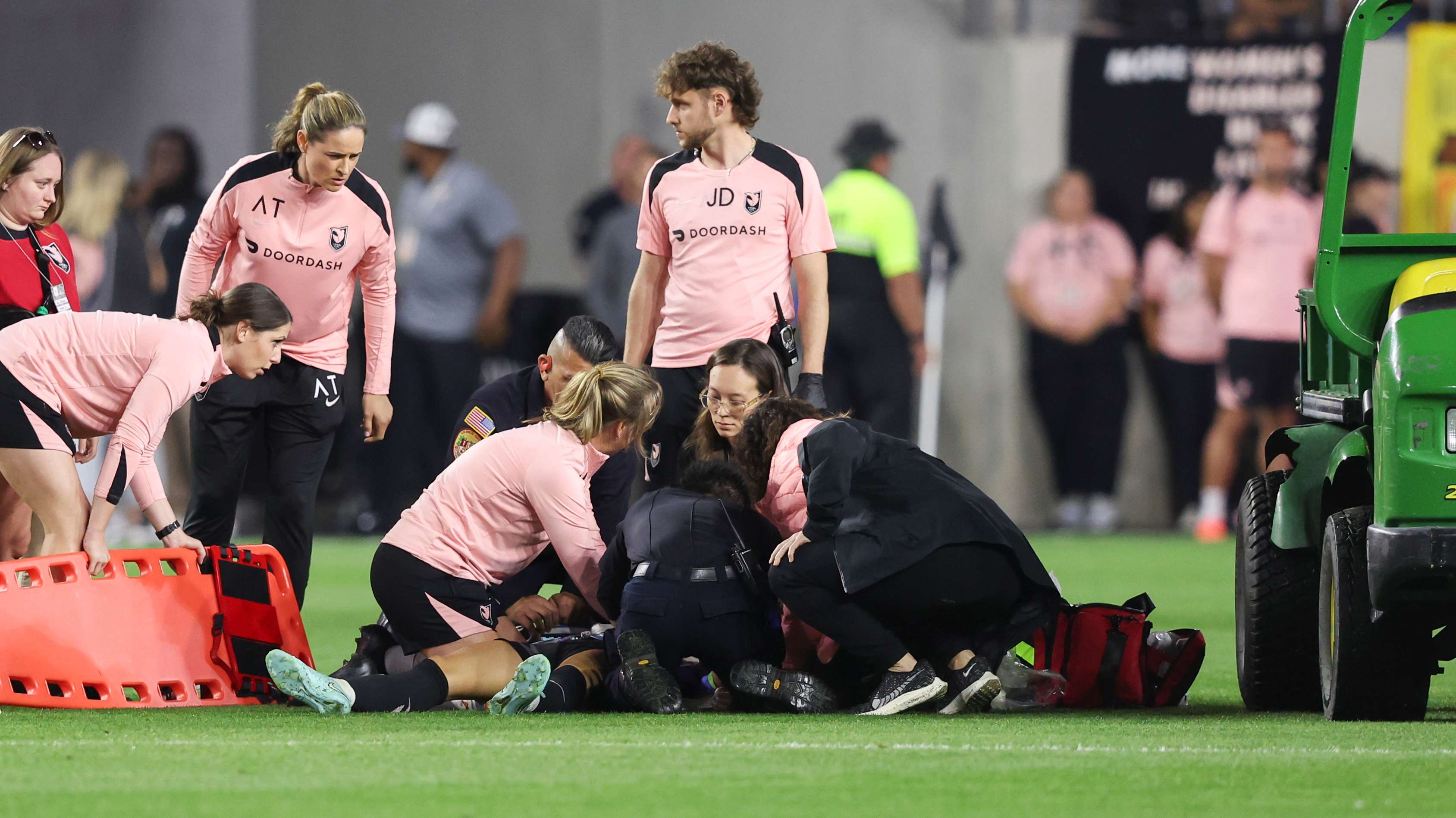NWSL expresses 'regret' for continuing match after King collapse  