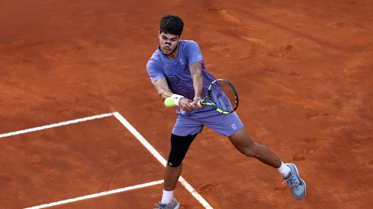 Carlos Alcaraz becomes first player to beat Jannik Sinner in straight sets since 2023  