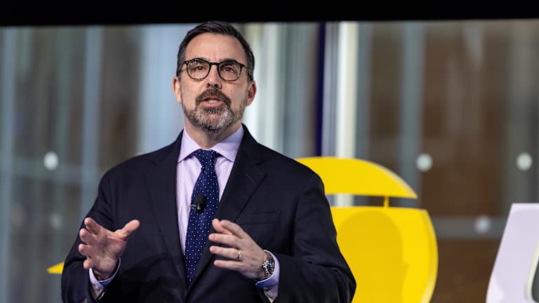 Iga Swiatek, Aryna Sabalenka into fourth round of Roland Garros in sweeping fashion  