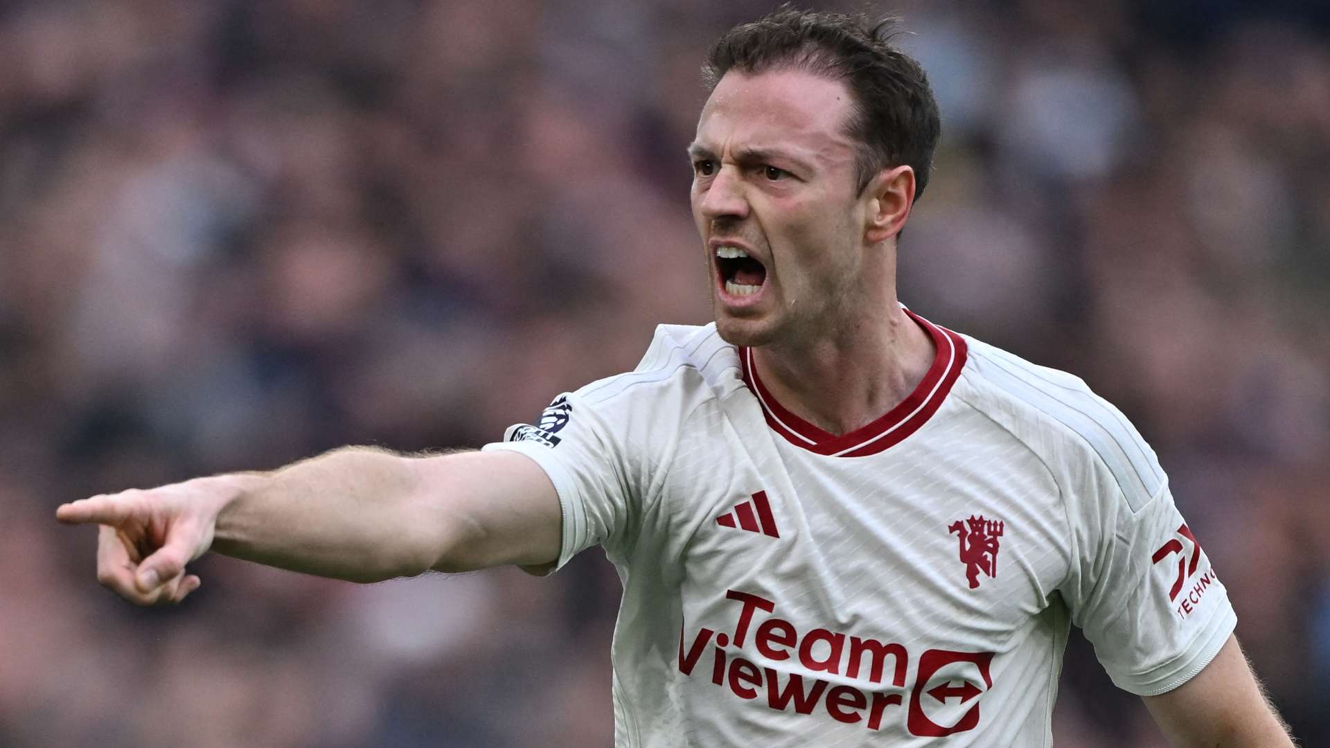 Evans staying at Man Utd! Retired star handed key transfer role  