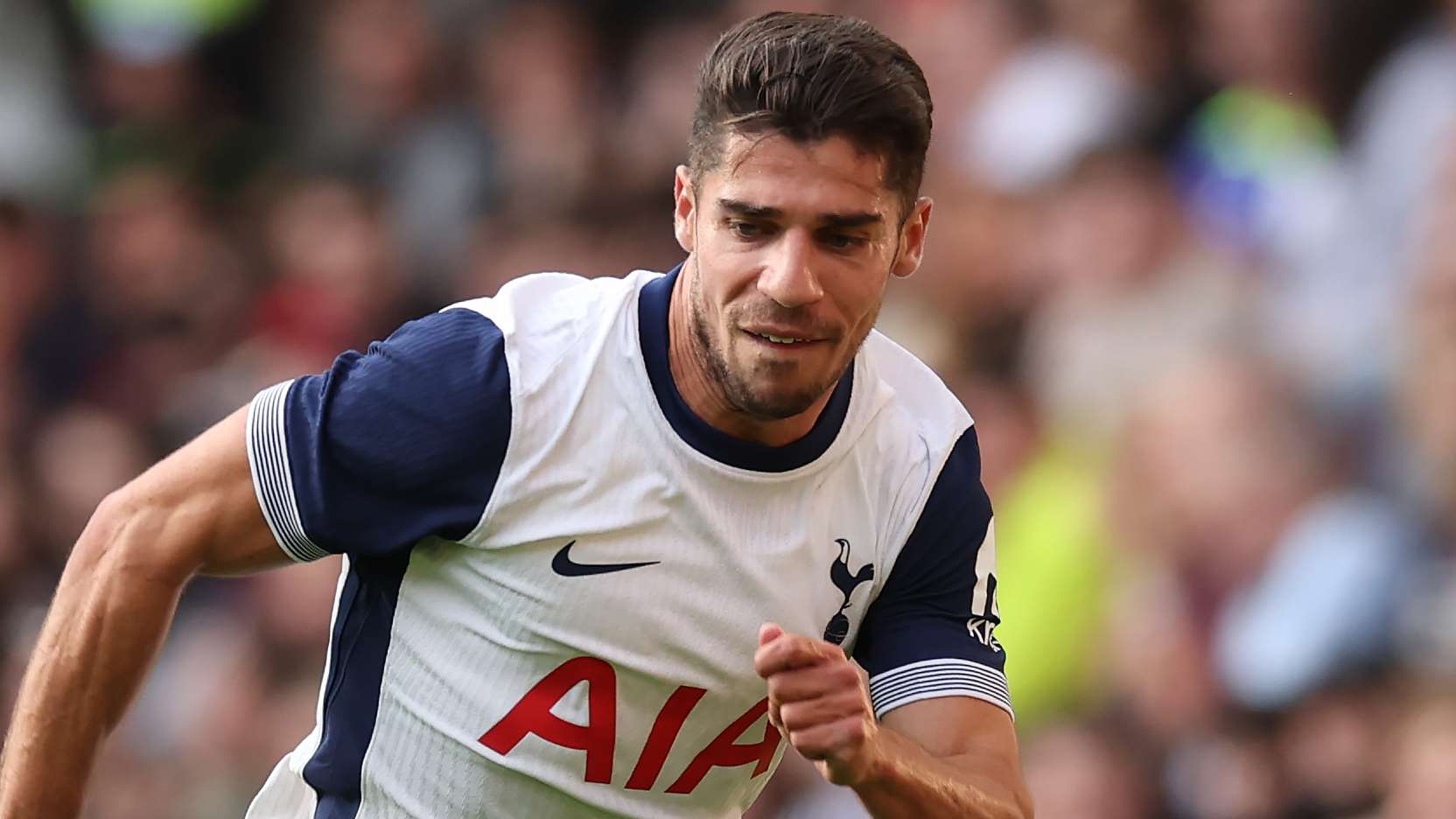 Tottenham apologise for blocking own fans over Solomon comments  