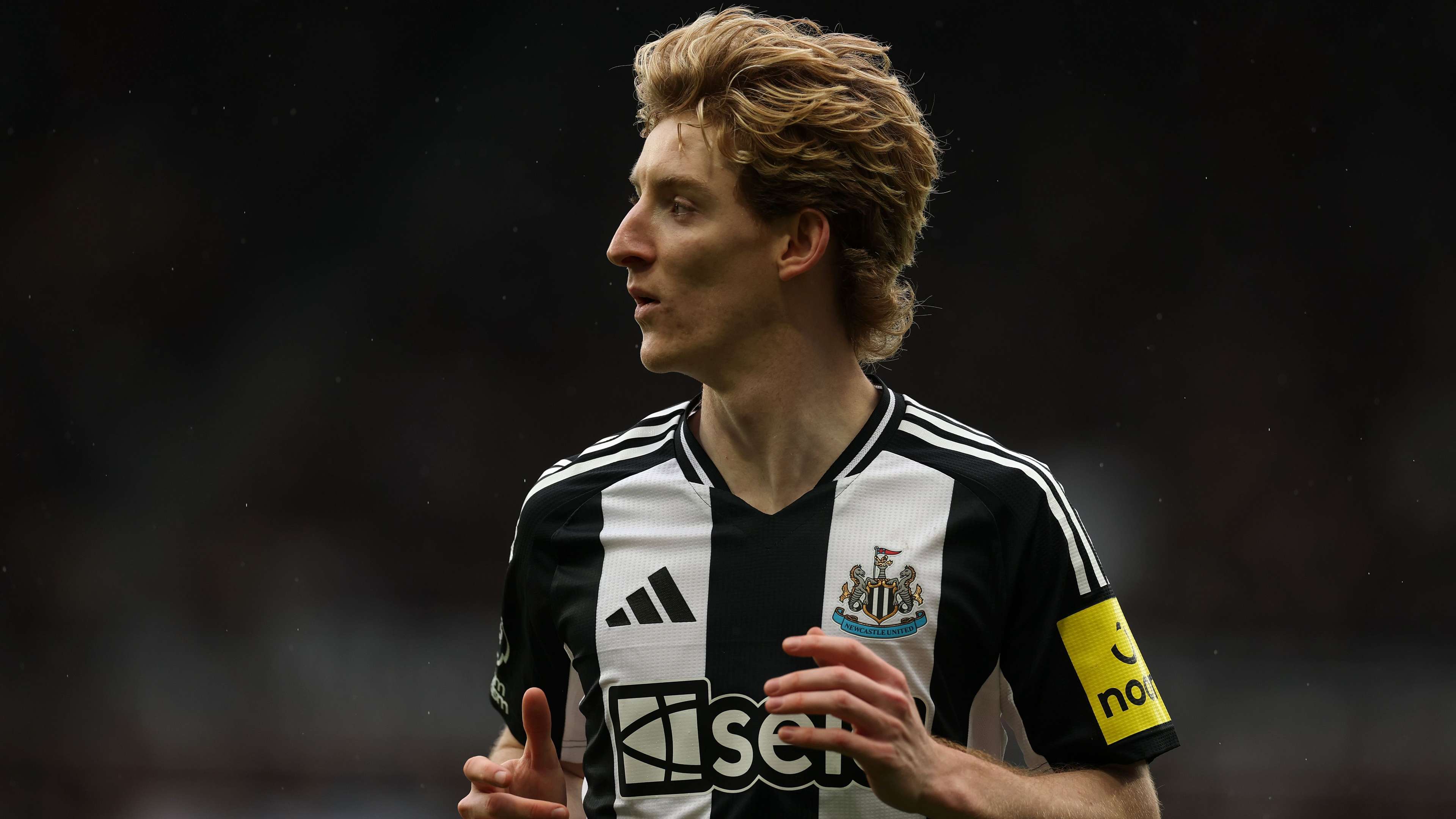 Liverpool considering shock £100m move for Gordon  