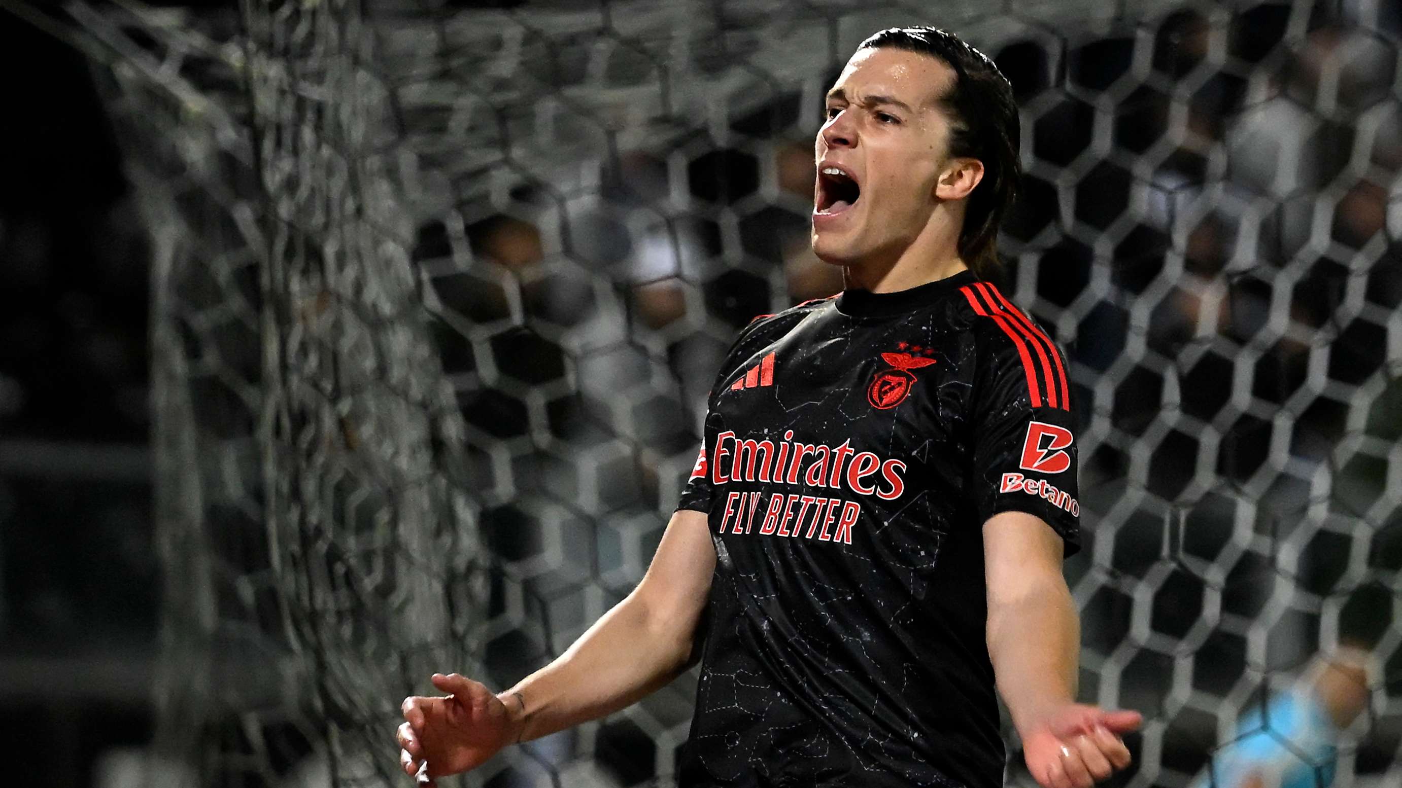 Real Madrid give Carreras reassuring message amid Benfica talks  