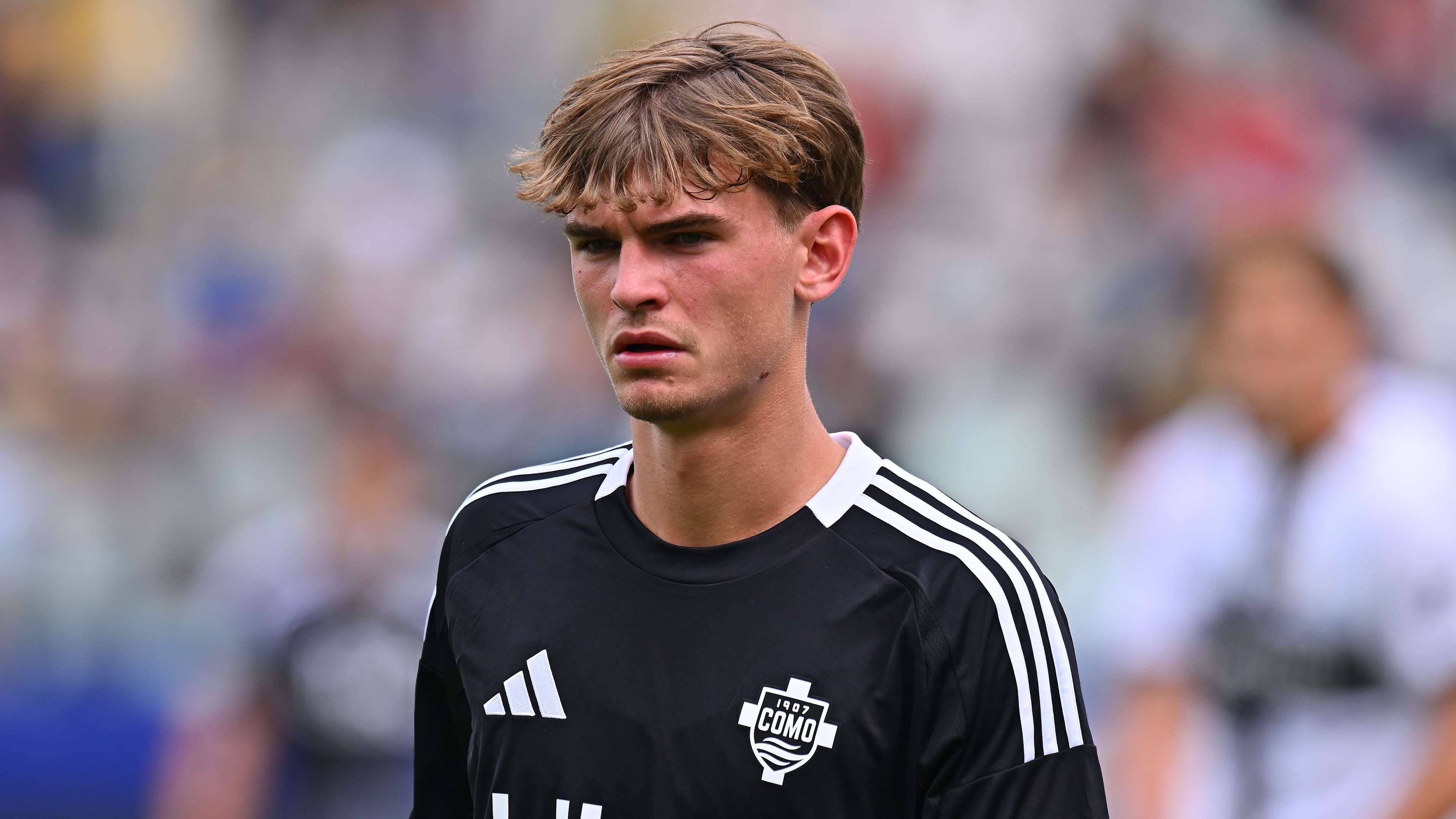 Man Utd consider Paz swoop as Madrid eye cheap deal for Como star  