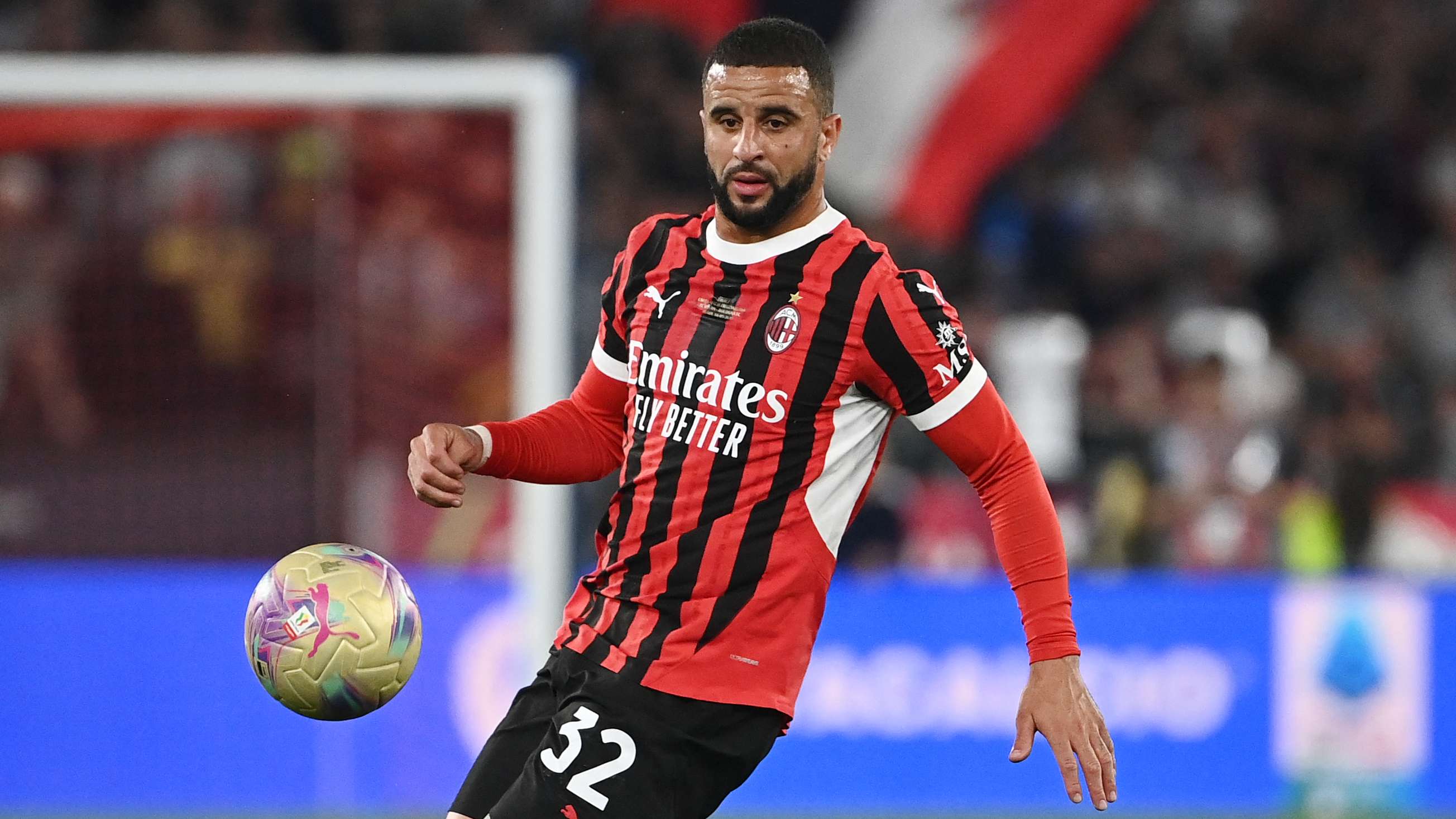 Walker opens door to Milan stay under returning boss Allegri  