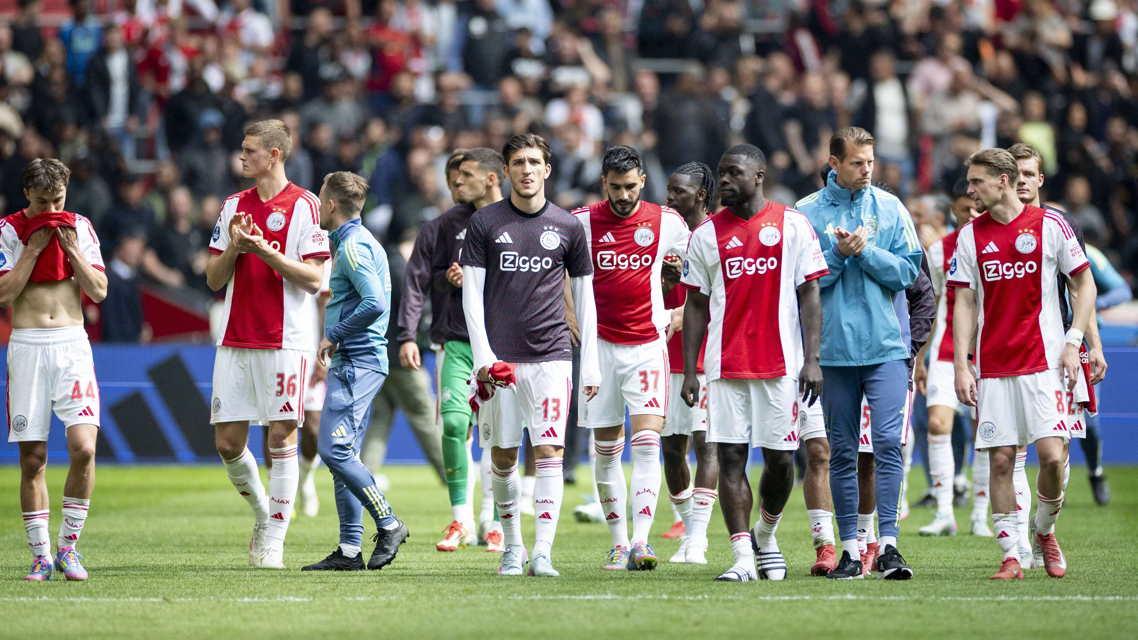 Ajax brutally tell seven players via WhatsApp to leave club  