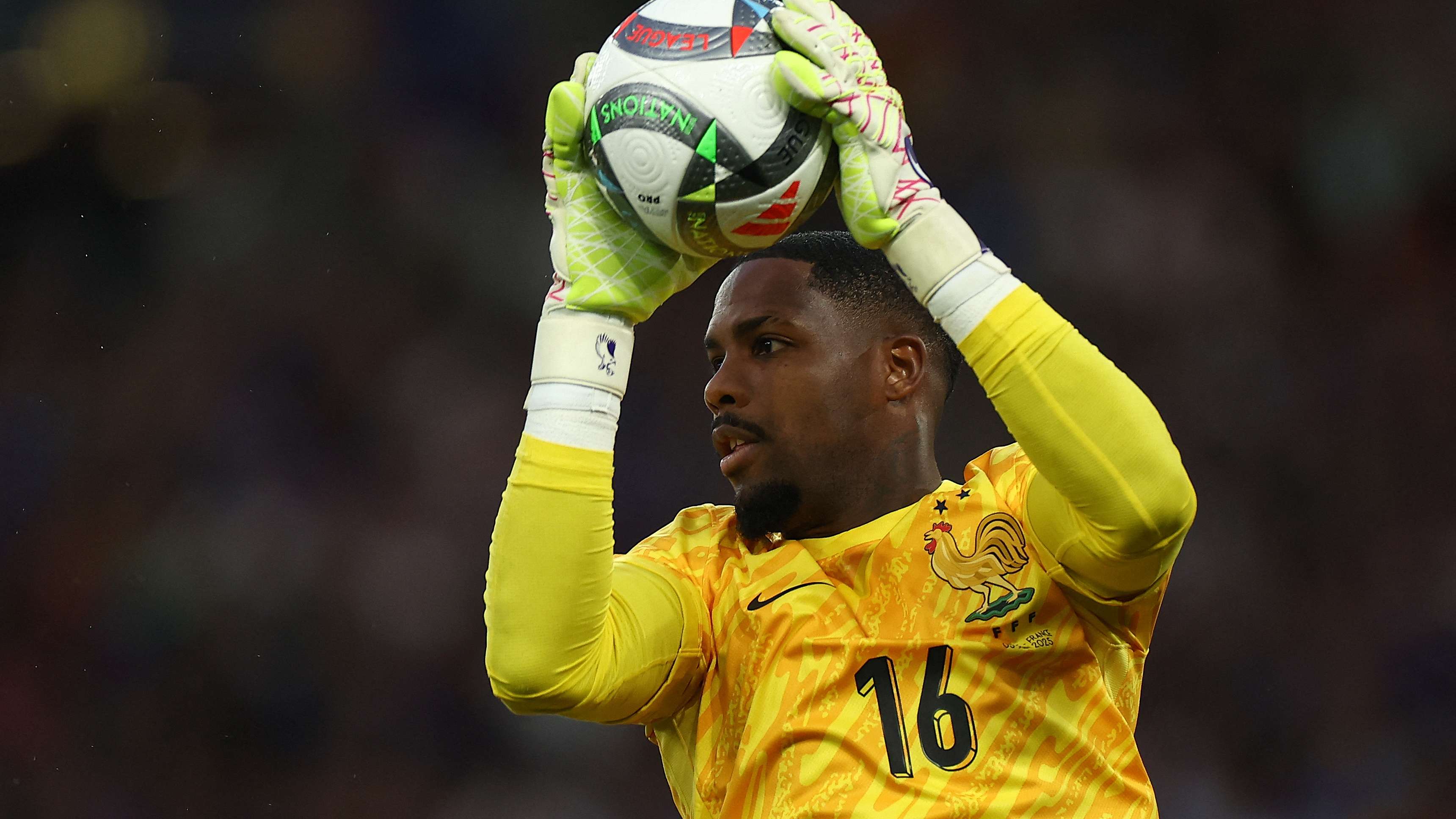 Chelsea make Maignan bid and want goalkeeper for Club World Cup  