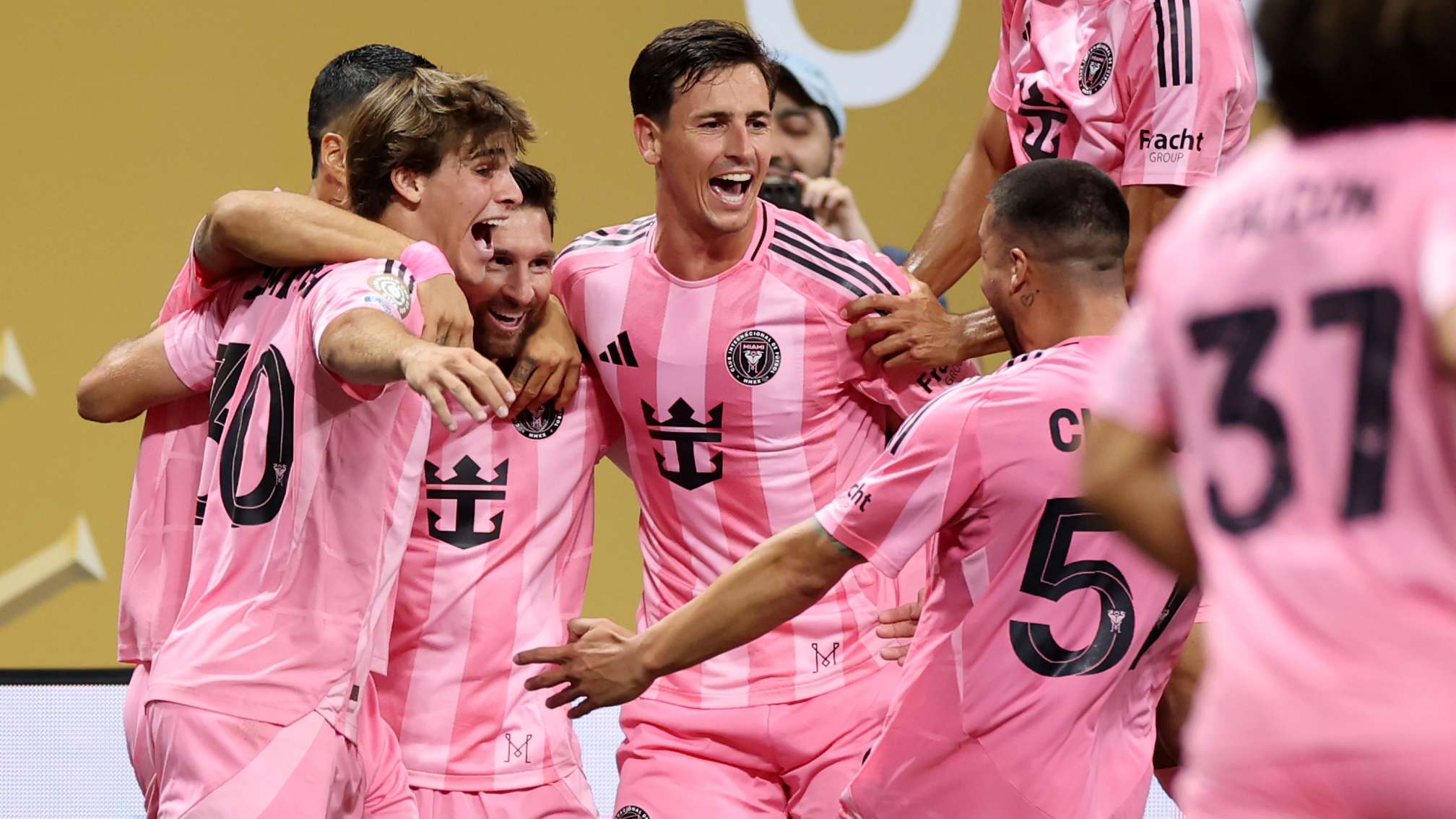 Messi's magical free kick leads Miami to CWC win over Porto  