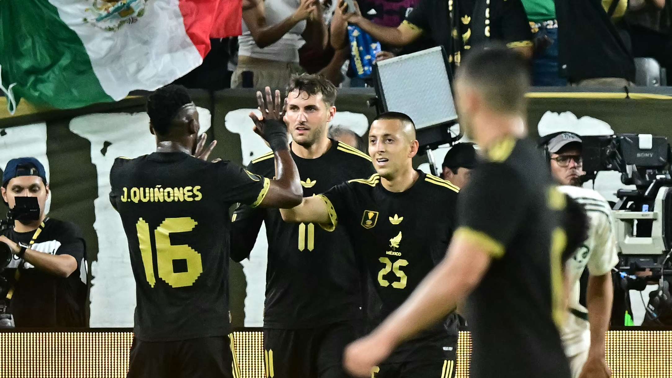 Vega leads Mexico to win over Saudi Arabia to reach semifinals  