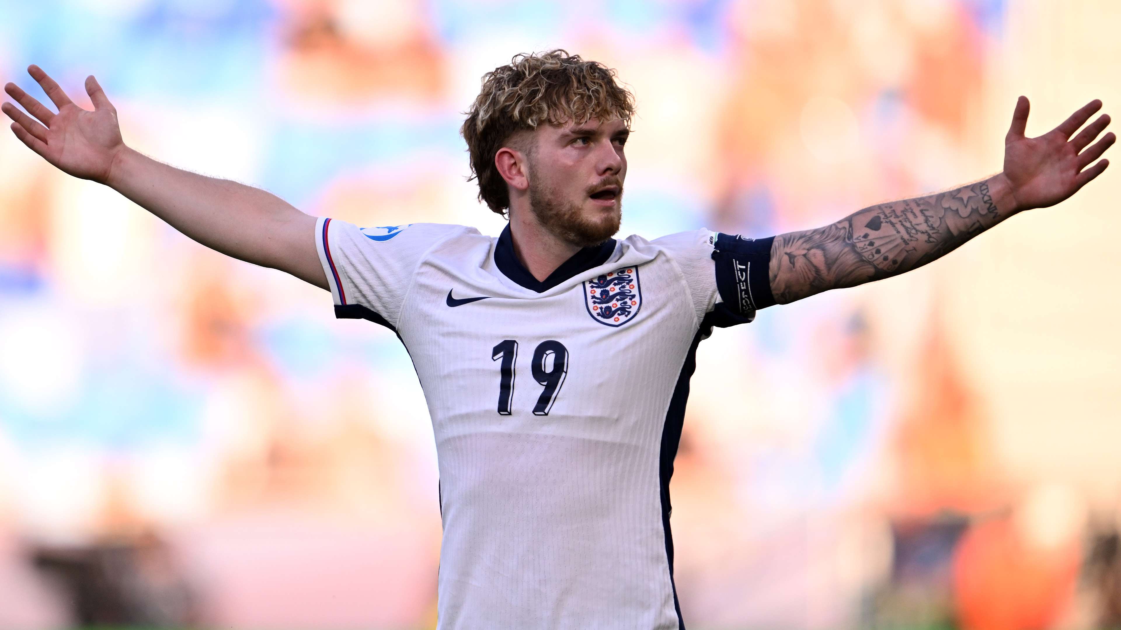 Elliott is HIM! Liverpool man snatches Euros final place for Young Lions  