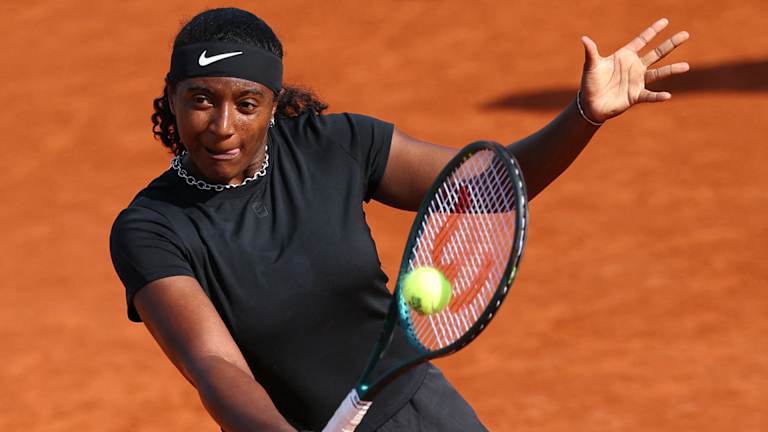 Iga Swiatek claims Elena Rybakina comeback at 2025 Roland Garros  