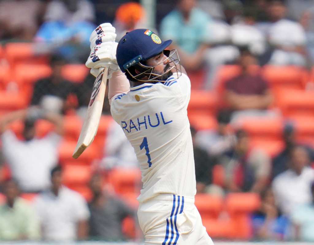 Easwaran, Rahul among the runs after Khaleel four-fer  