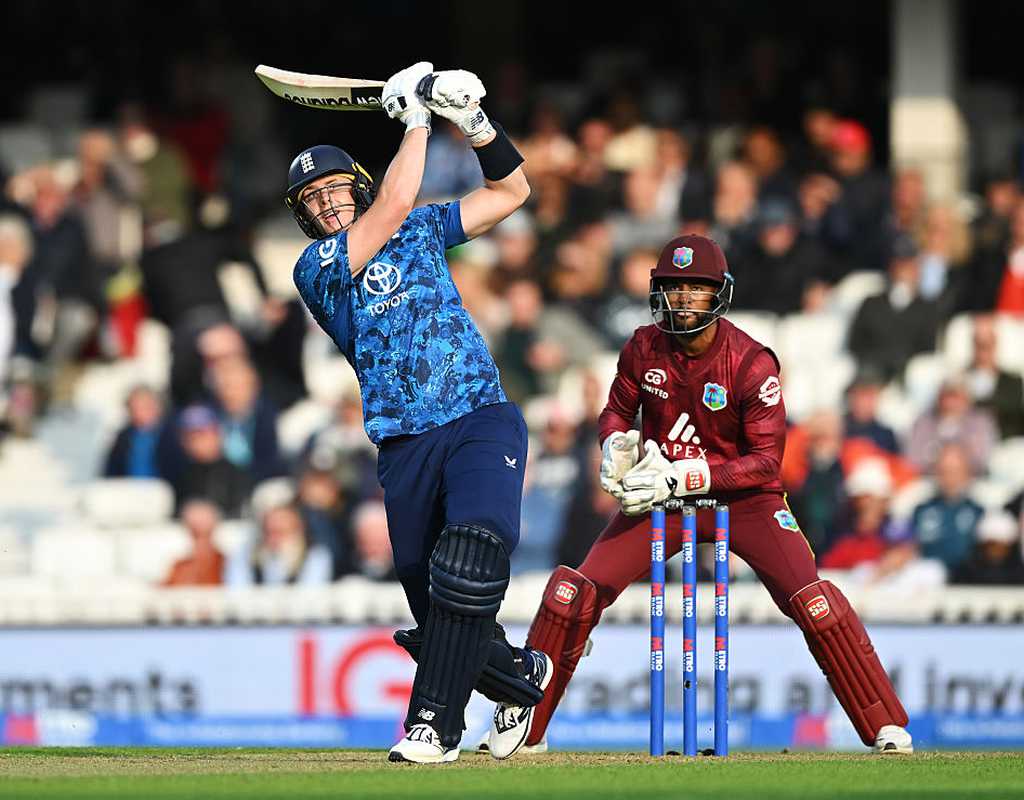Duckett, Smith power England to comfortable win  