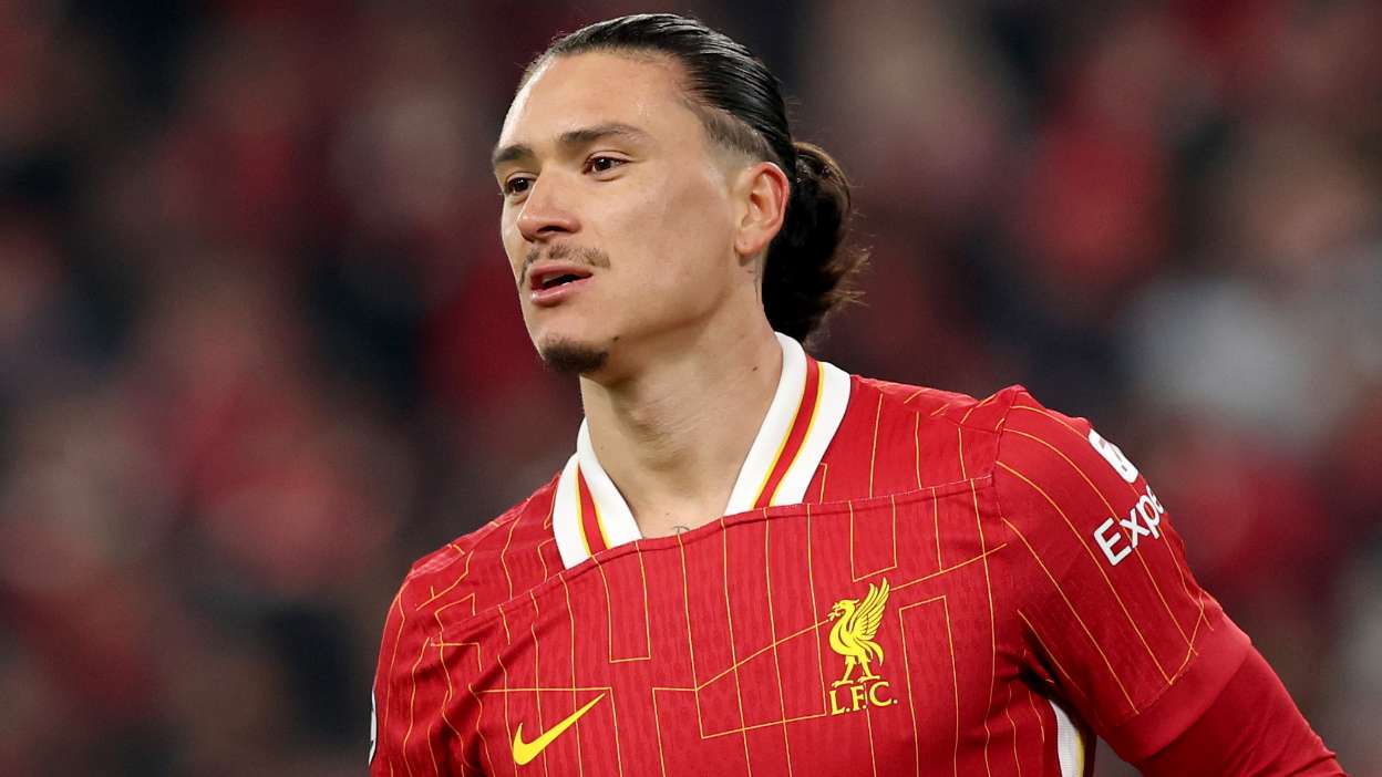 Garnacho torn apart by Man Utd fans for 'disrespectful' holiday post  