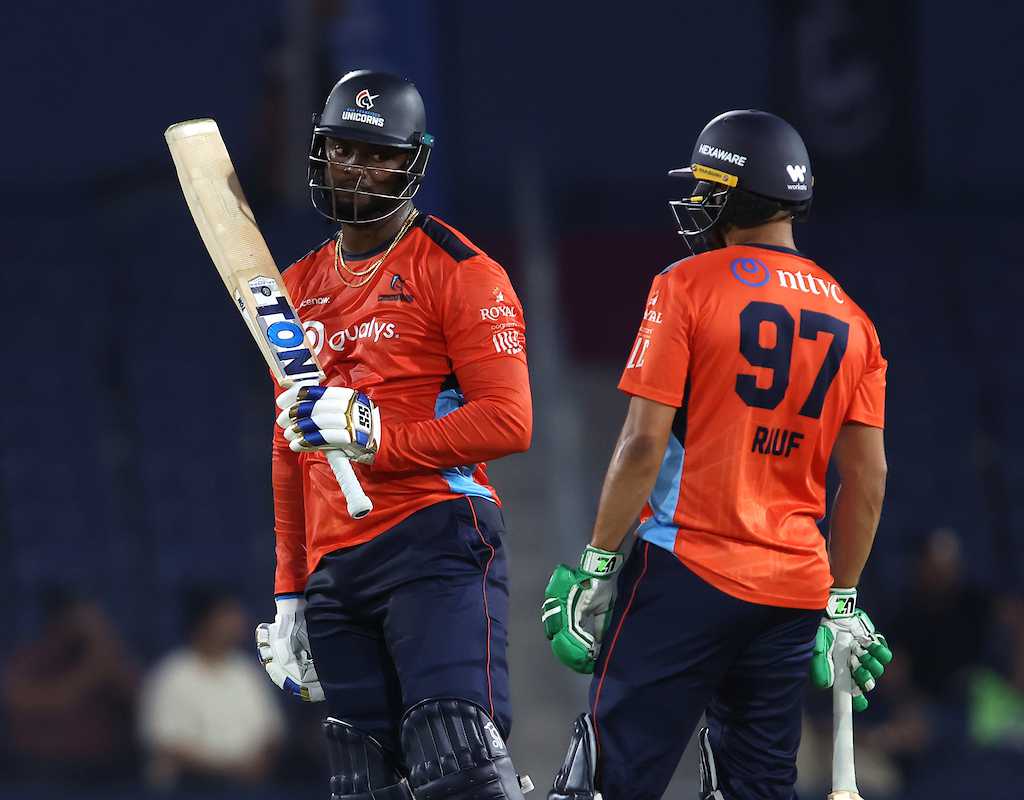 Unbeaten SFU cruise to playoffs with sixth straight win  