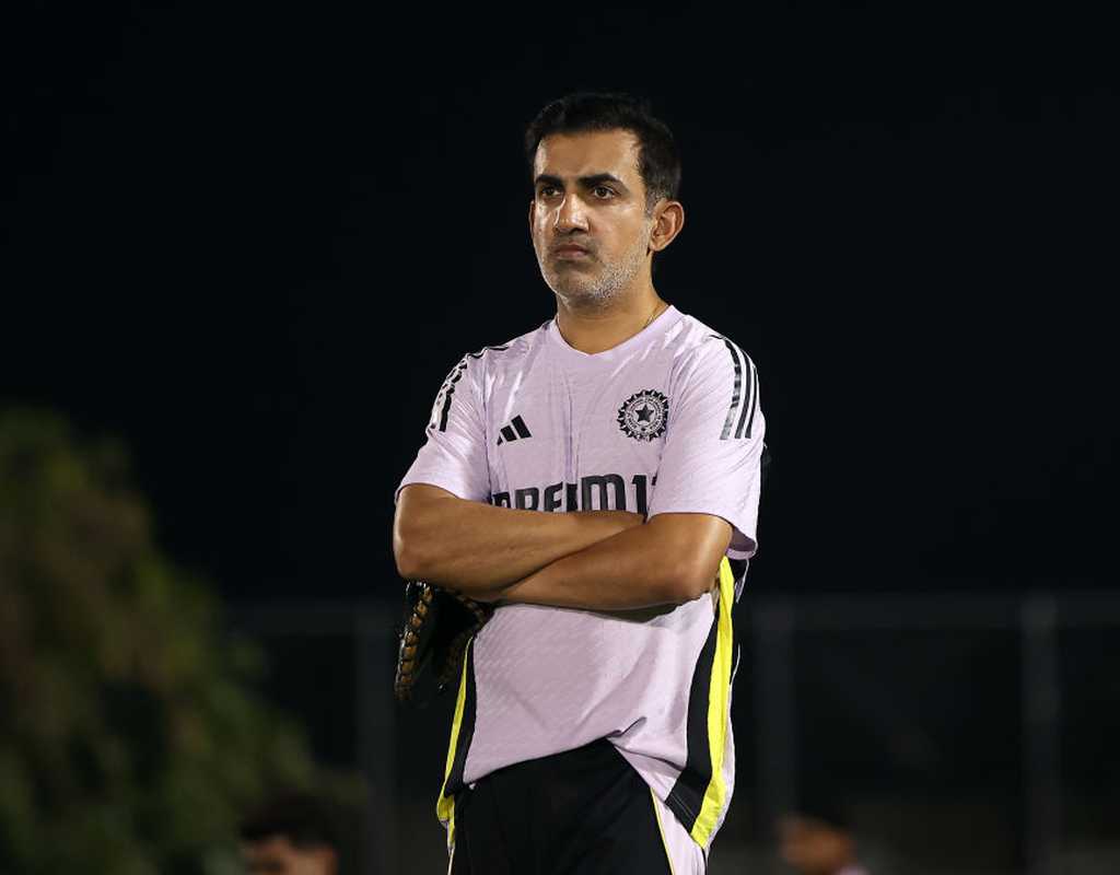 Gambhir returns to India to attend to his ailing mother  