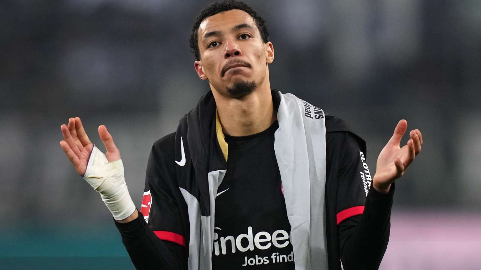 Newcastle make blockbuster offer for in-demand Ekitike  