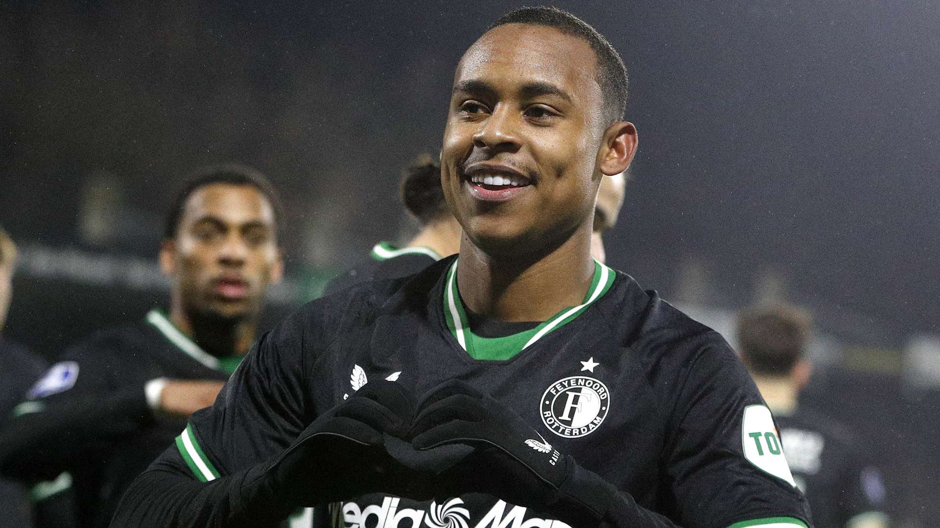 Leeds ready to rival Marseille for Feyenoord's Paixao  