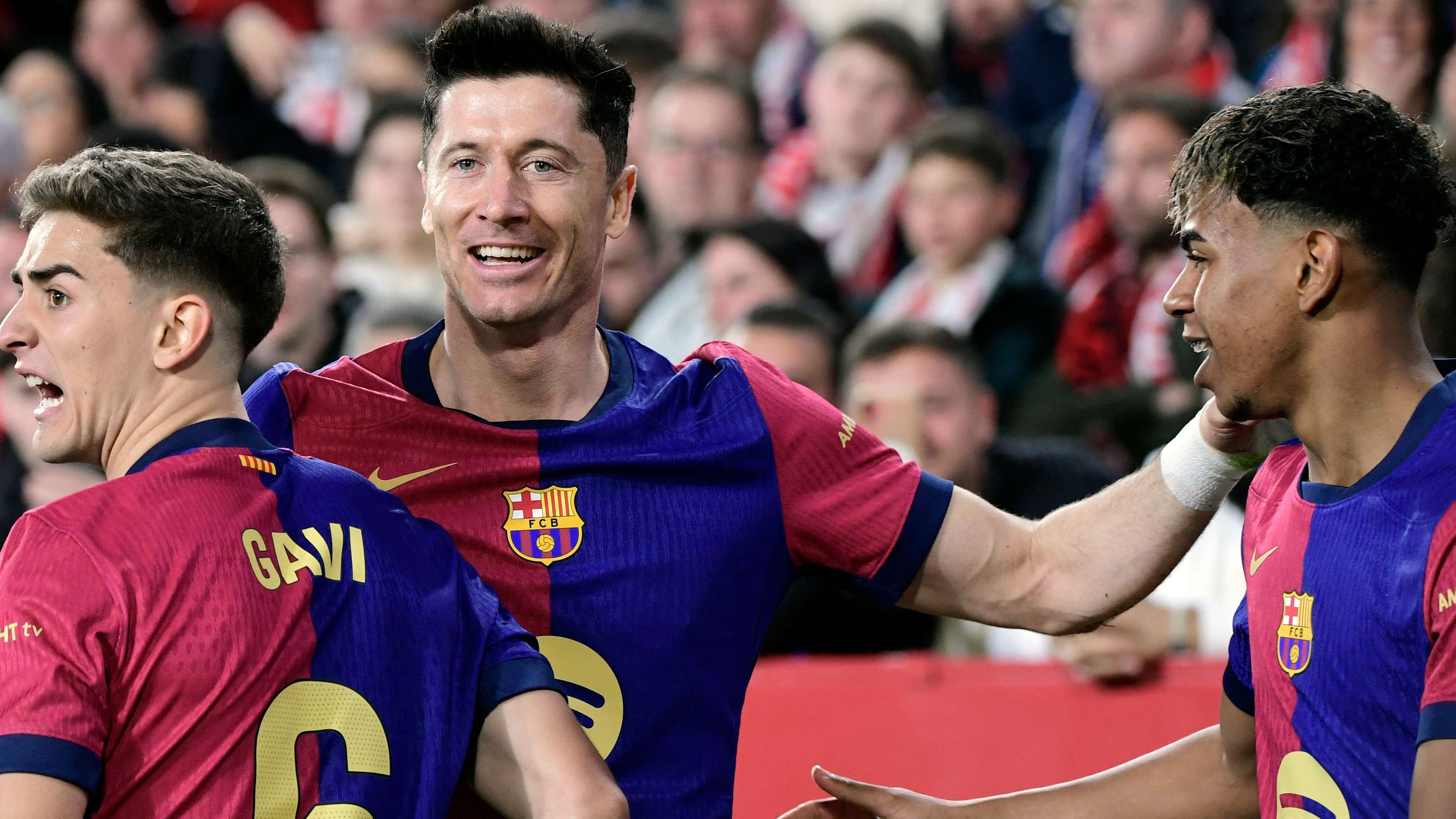 📽️ |  Yamal humiliates Lewandowski & Gavi in Barcelona training  