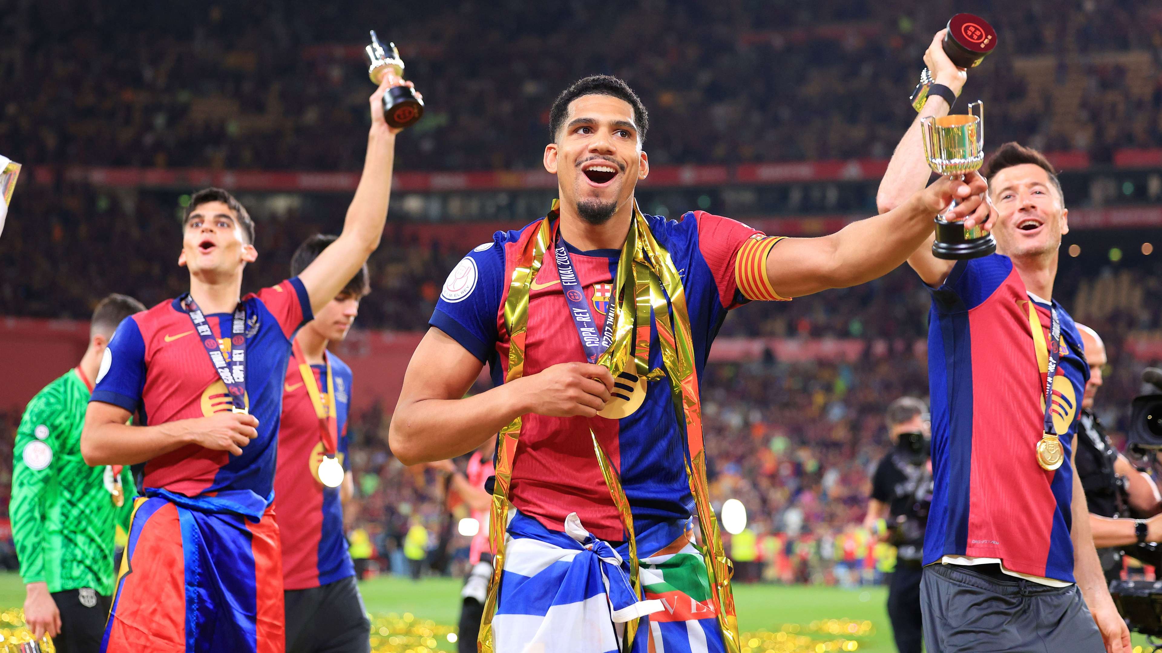 Araujo makes statement on Barca future amid transfer rumours  