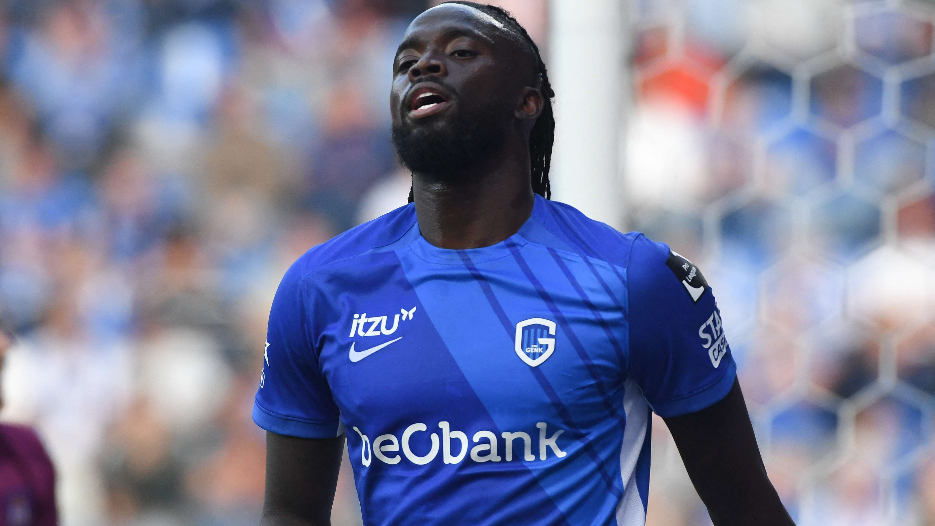 Fulham ready to bid for Arokodare despite competition from Man Utd  