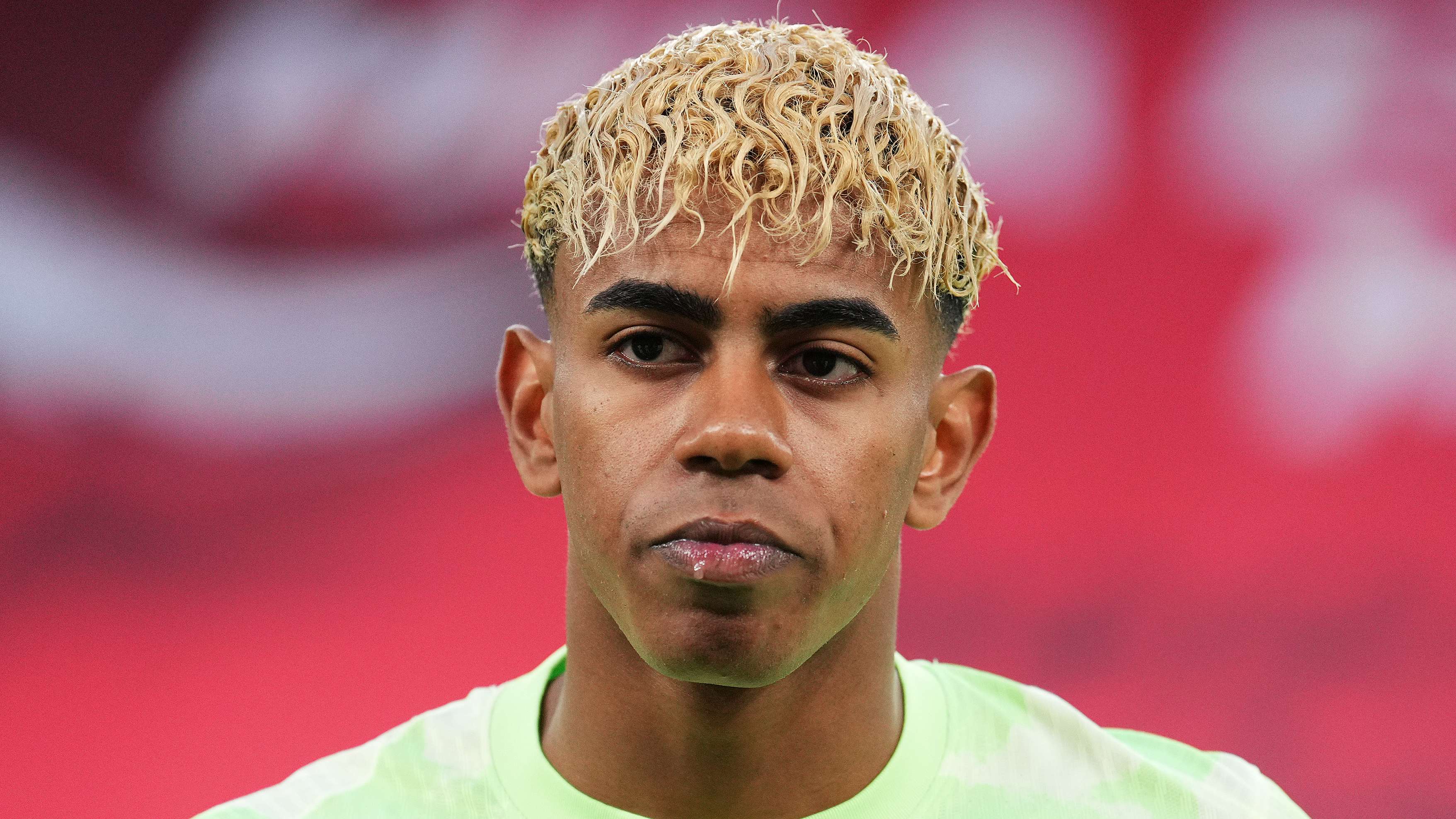 📽️ | People with dwarfism filmed allegedly heading to Yamal's 18th  