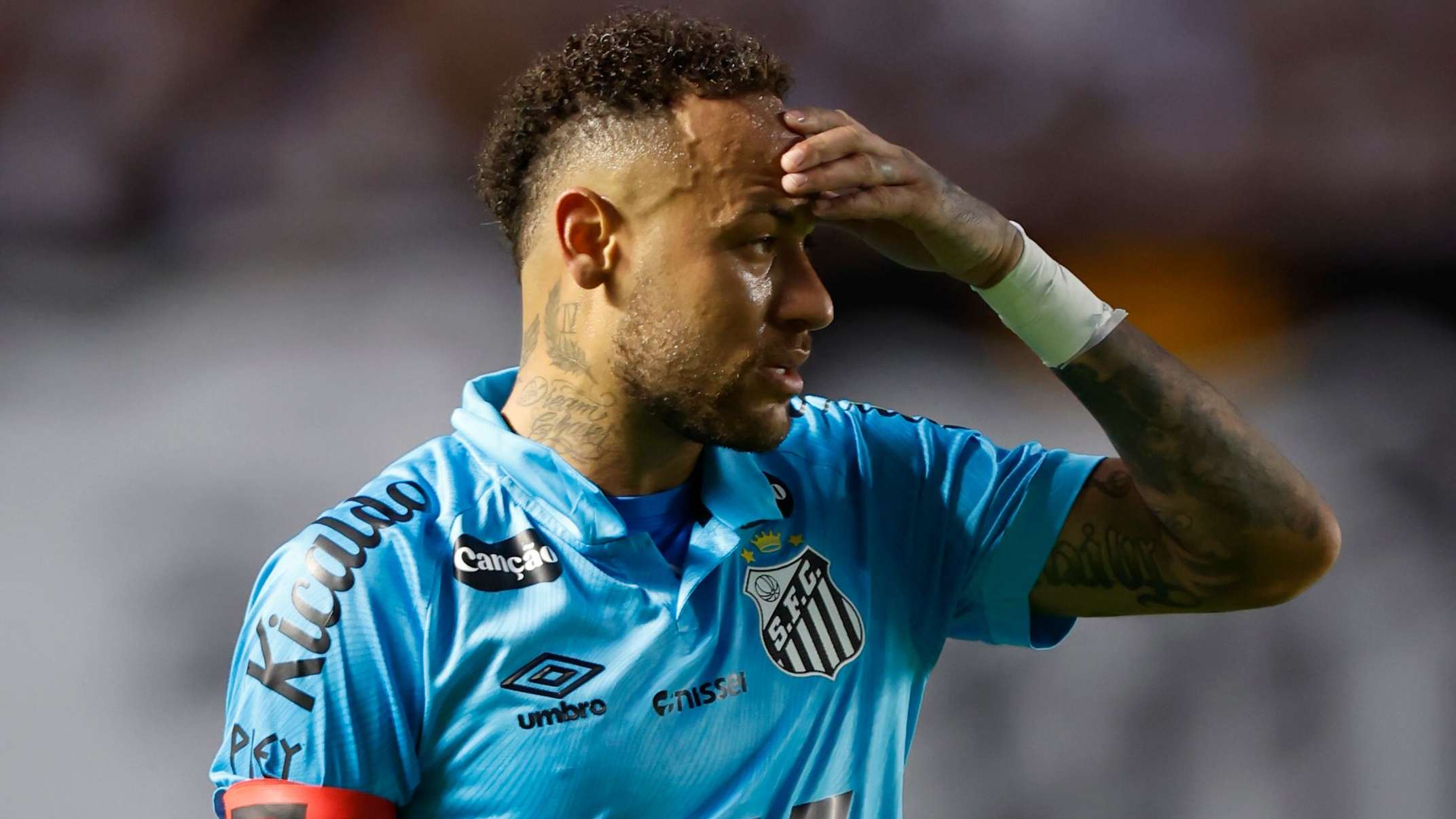 Neymar snaps at reporter after chastening Santos defeat  