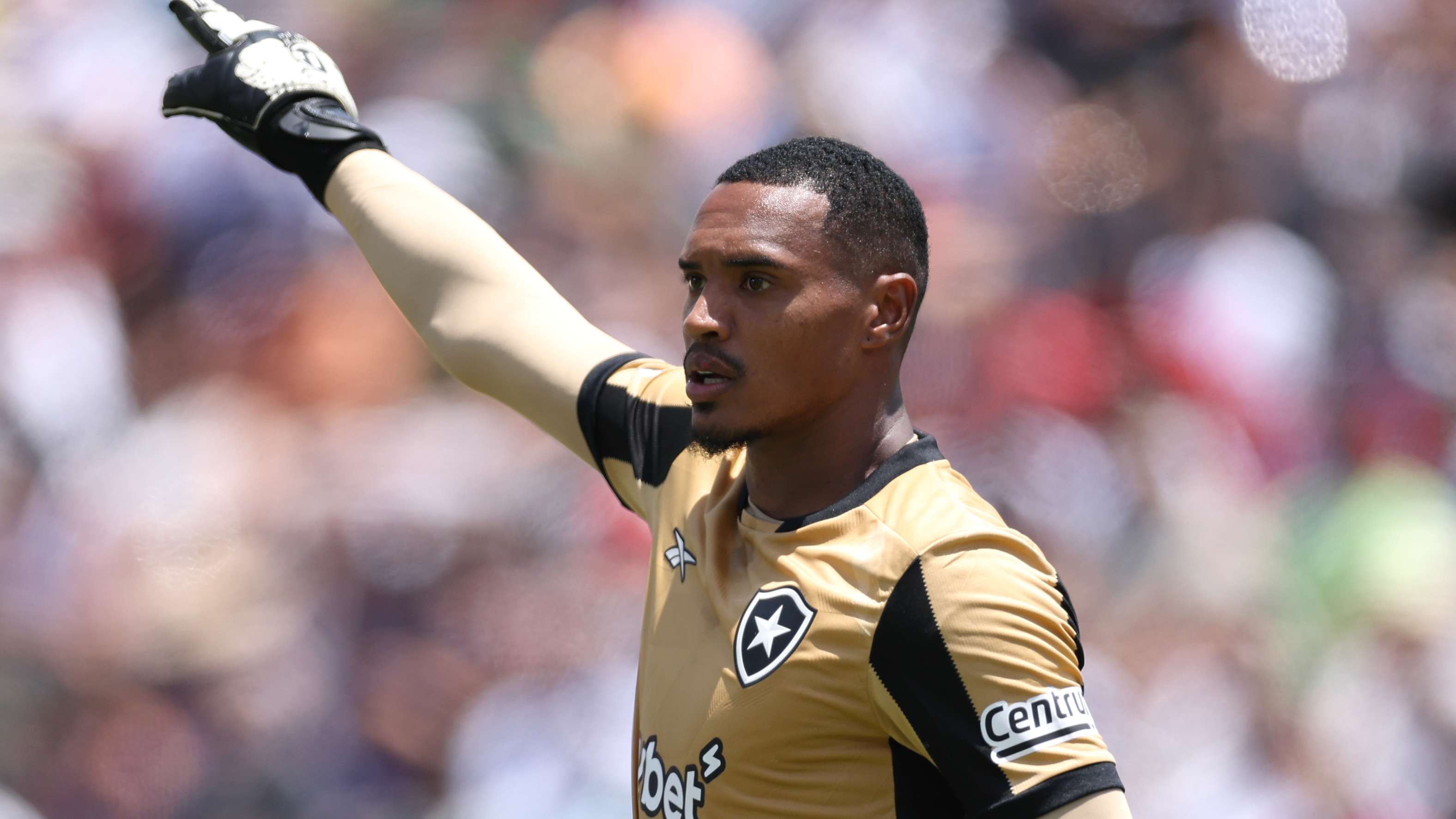 Man Utd to bid for Botafogo's John amid clause confusion  