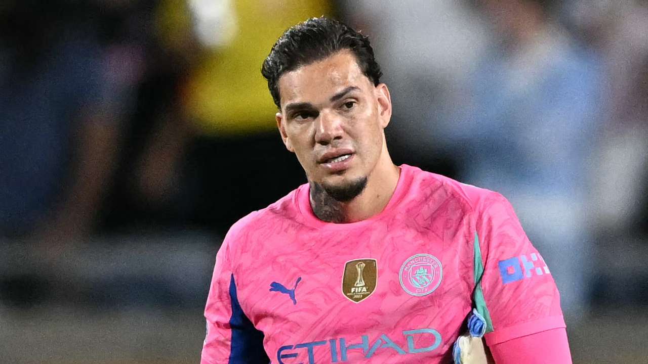 Galatasaray submit €3m bid for Man City goalkeeper Ederson  
