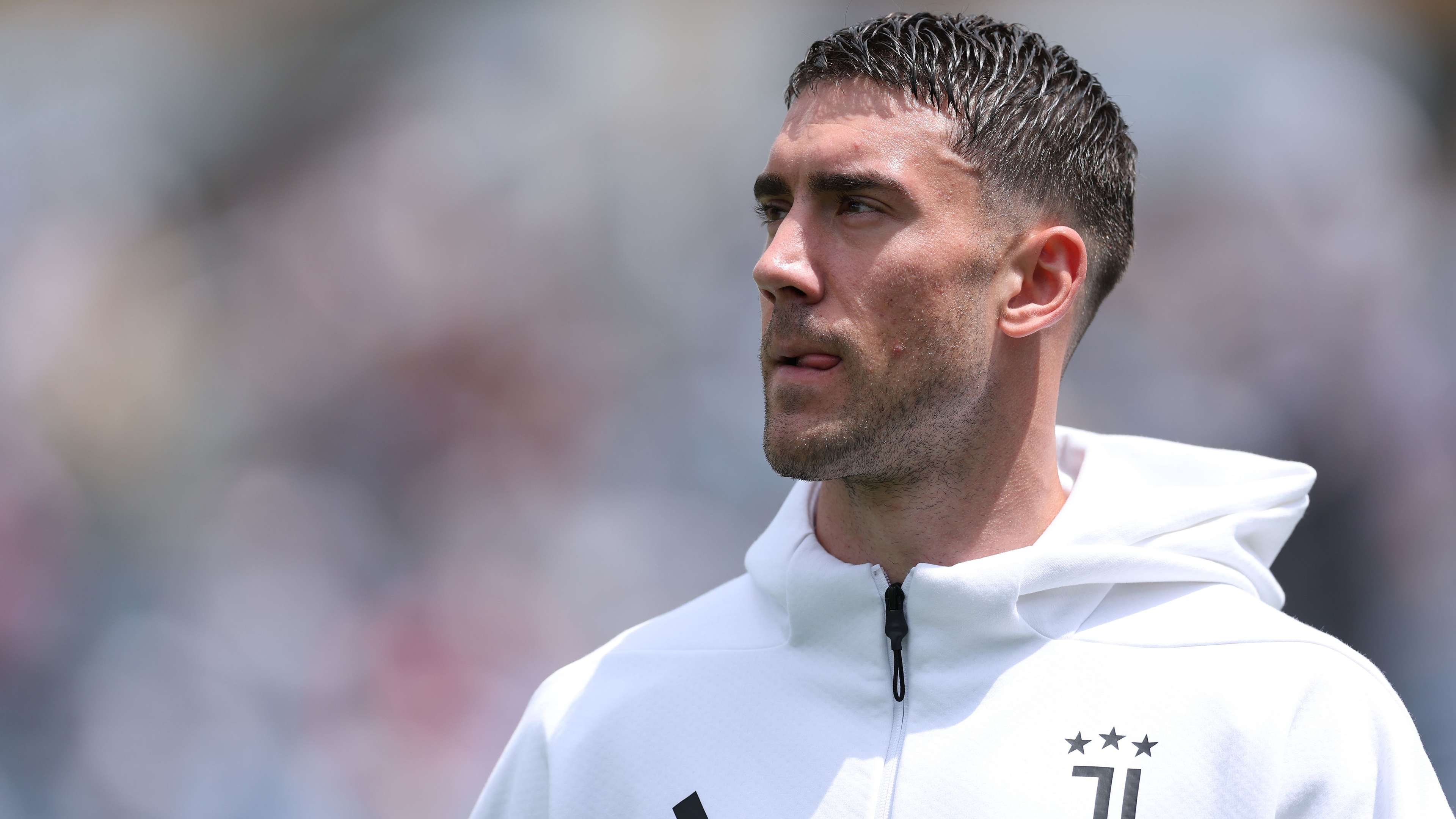 Juventus set Vlahovic asking price as AC Milan and Man Utd circle  