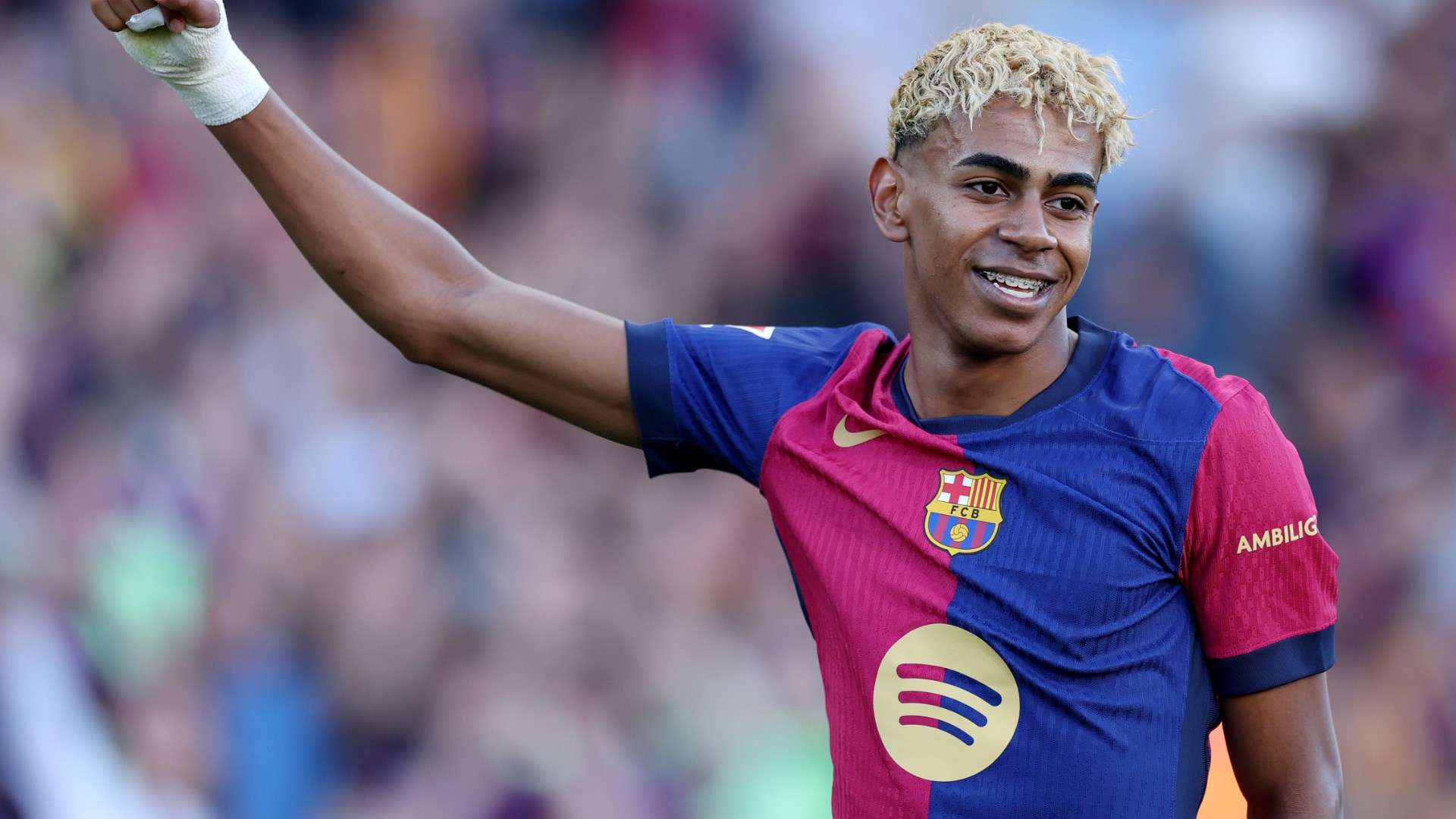 Yamal loads up on pizza & wears outrageous trainers  