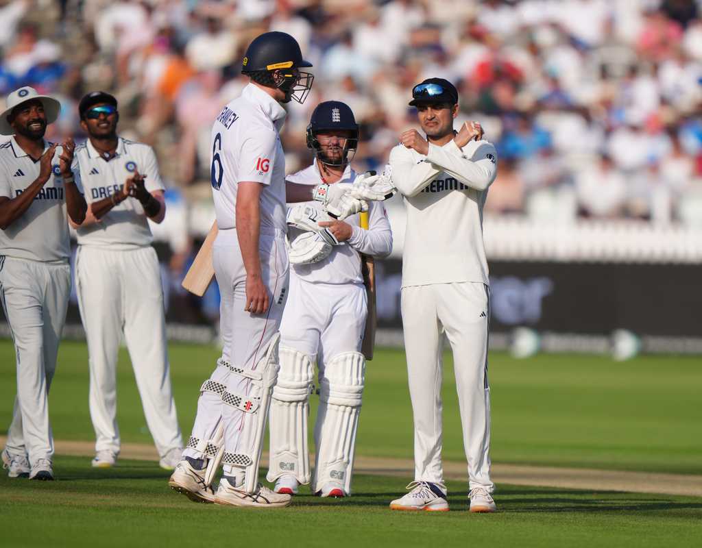 Looping at Lord's: The moving day that didn't move the series  