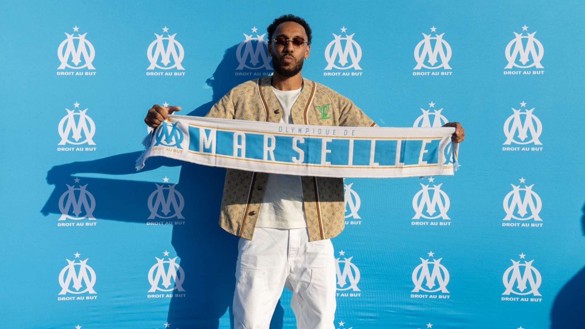 📽️ | Auba given hero's welcome on return to Marseille  