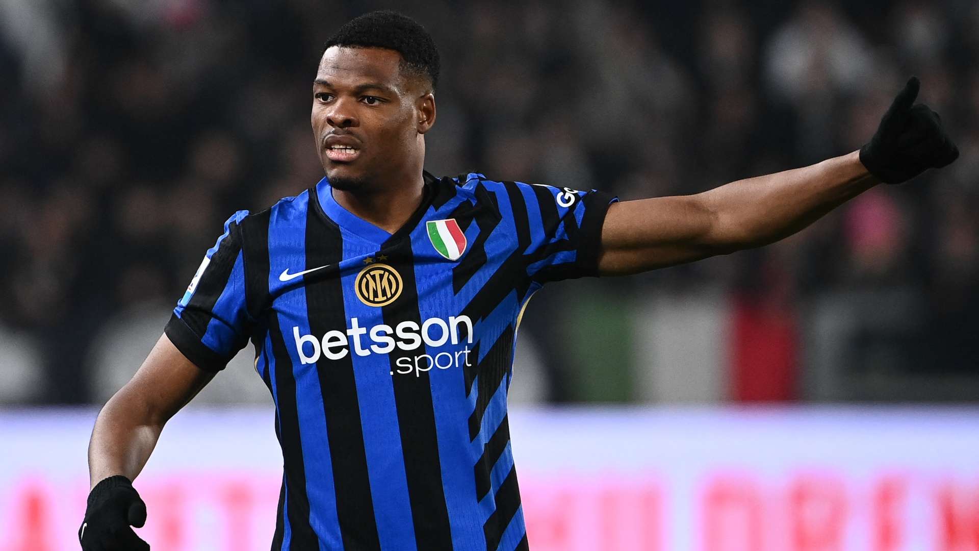 Barca must hurry to trigger €25m Dumfries release clause  