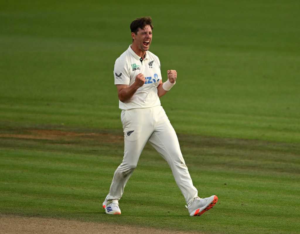 Matt Henry six-fer blows away Zimbabwe for 149  