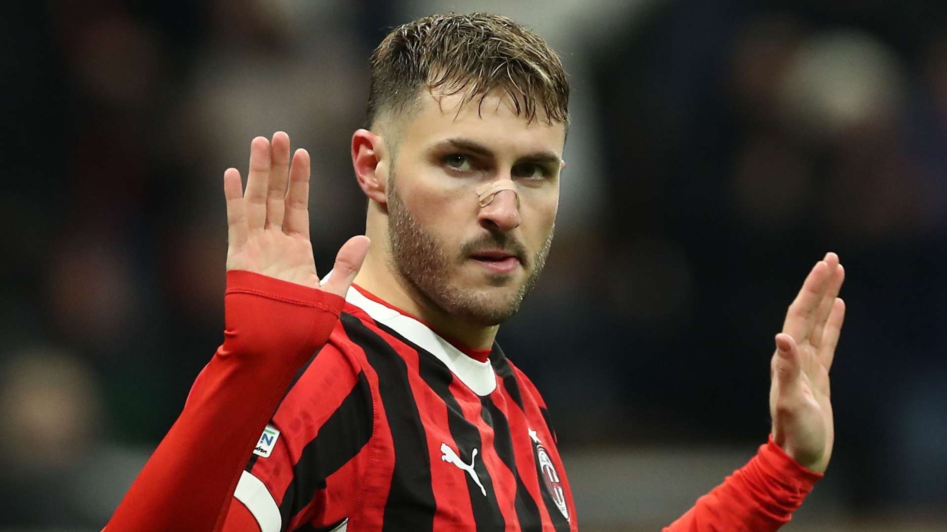 Gimenez opens up on AC Milan future amid new striker search  