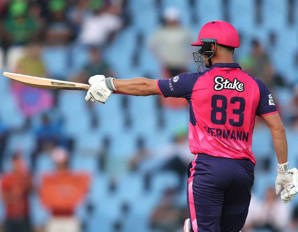 Hermann, van der Dussen fifties knock Zimbabwe out  