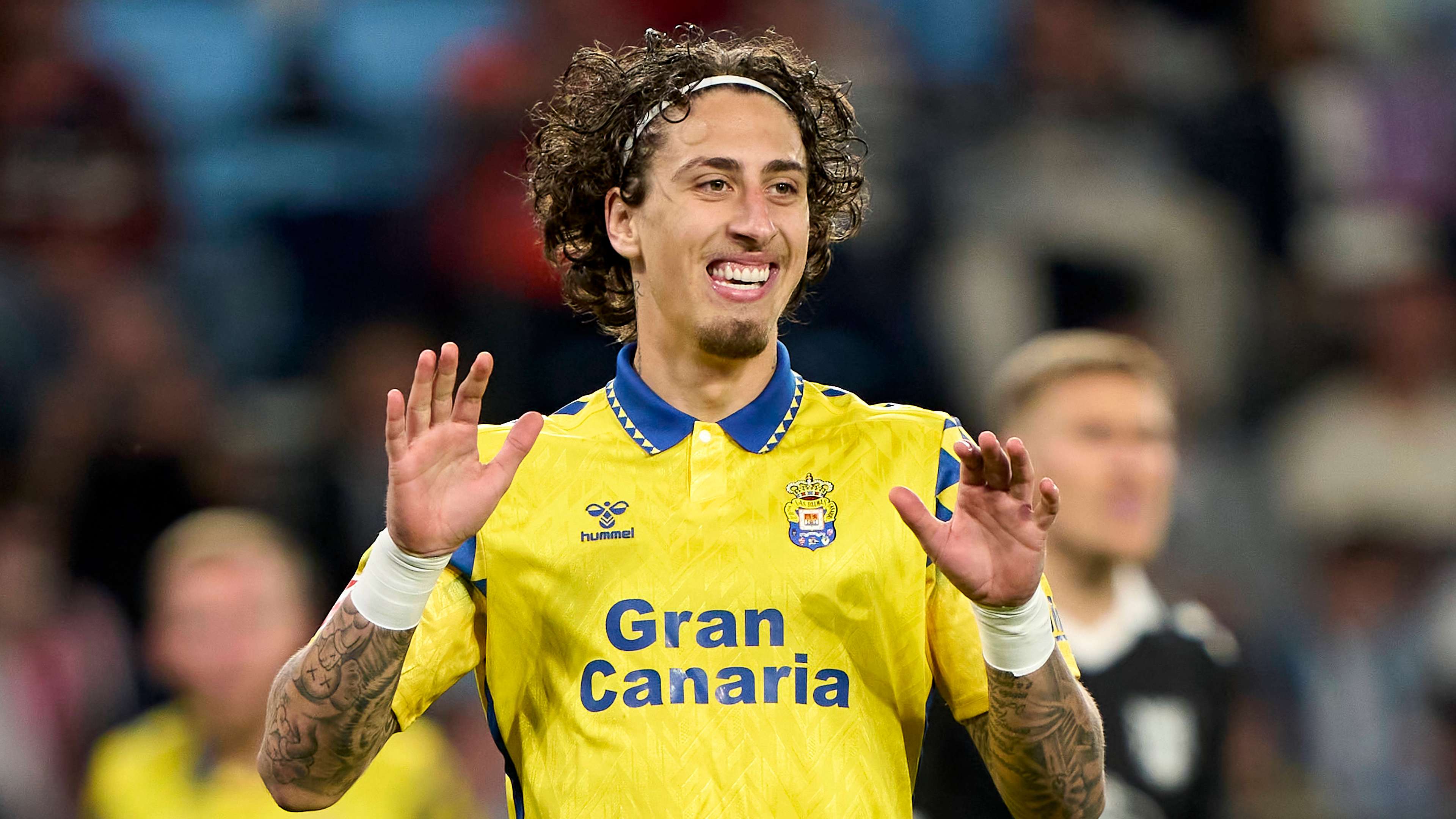 Roma target Wolves striker and hit snag in Echeverri talks  