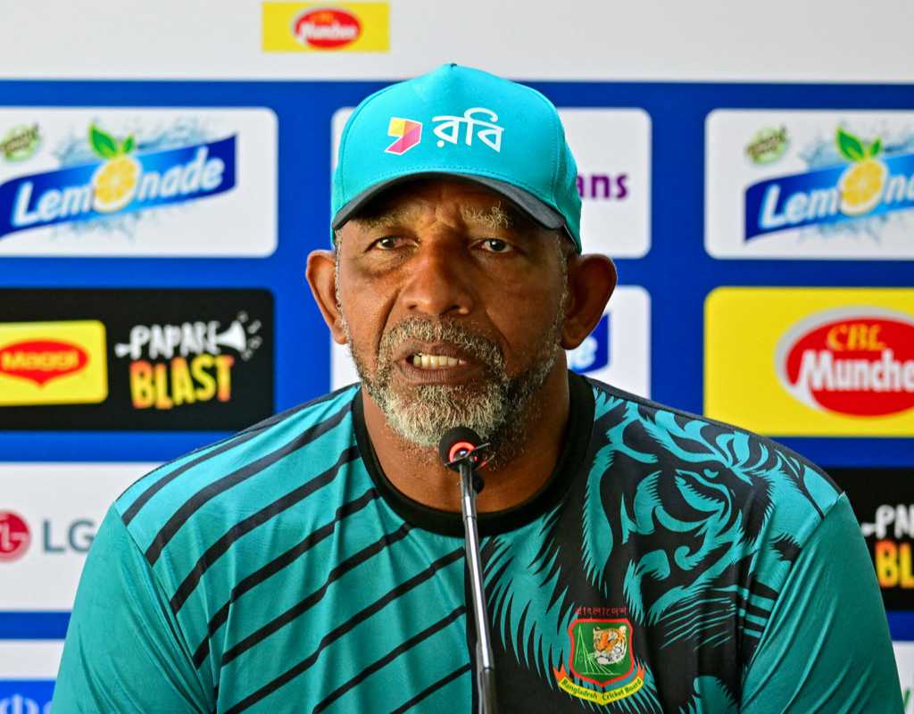 Phil Simmons leaves Sri Lanka tour for medical reason   Phil Simmons leaves Sri Lanka tour for medical reason