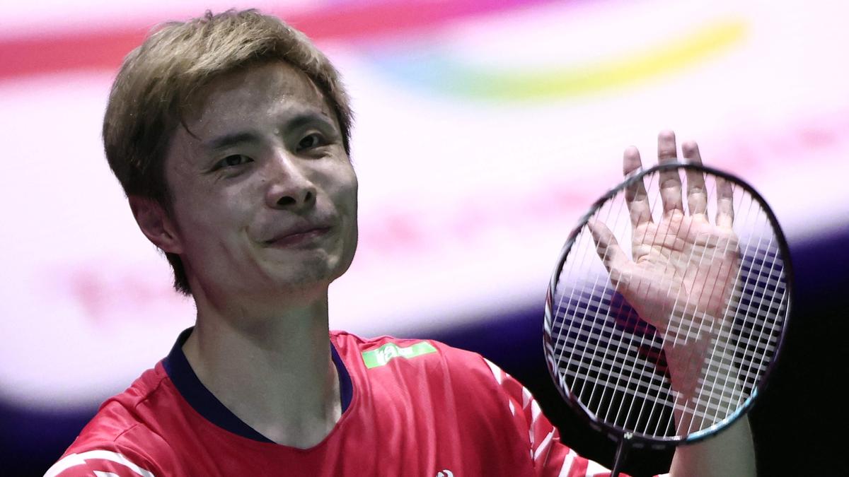 World No. 1 Shi sets up BWF World Championships final with defending champion Kunlavut  