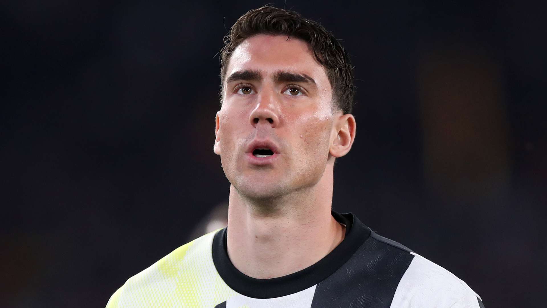 Vlahovic '99%' likely set to stay at Juventus amid contract standoff  