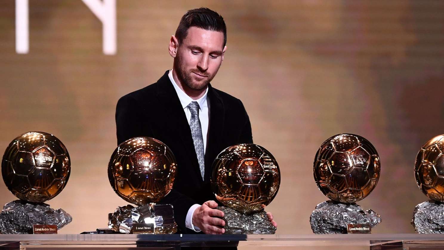 🎥 | Too many Ballons d'Or for Messi?! Football on Trial decides  