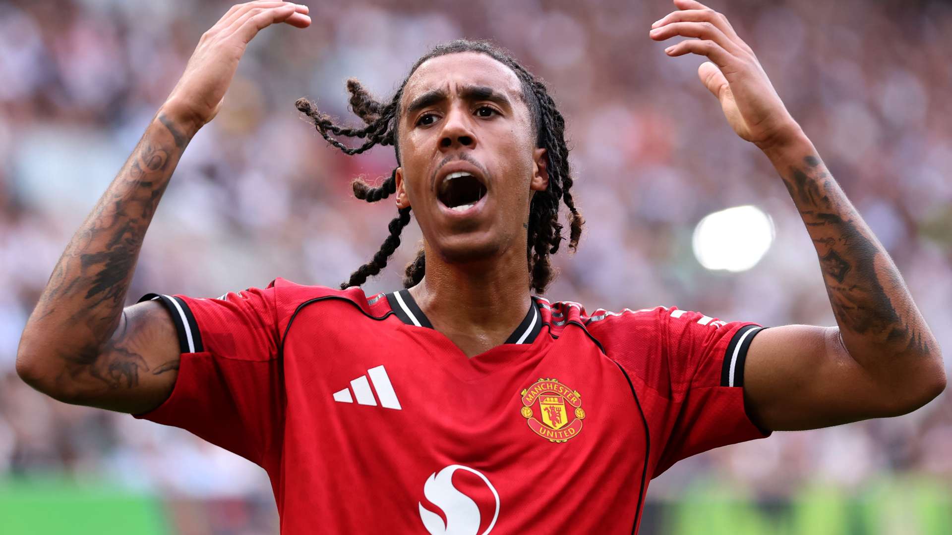 Astonishing Yoro stat highlights extent of Man Utd's issues  