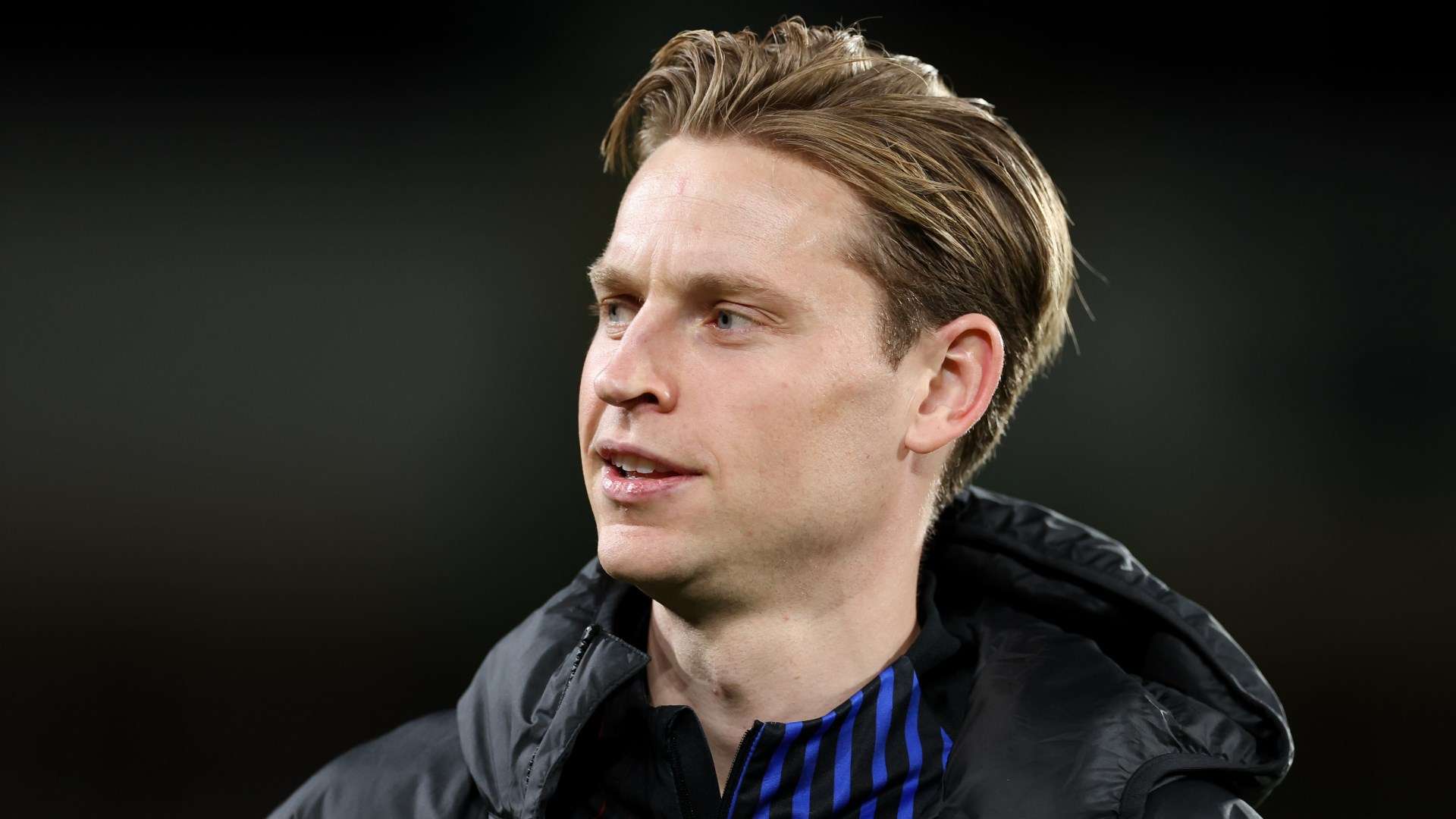 Barca submit new De Jong offer  