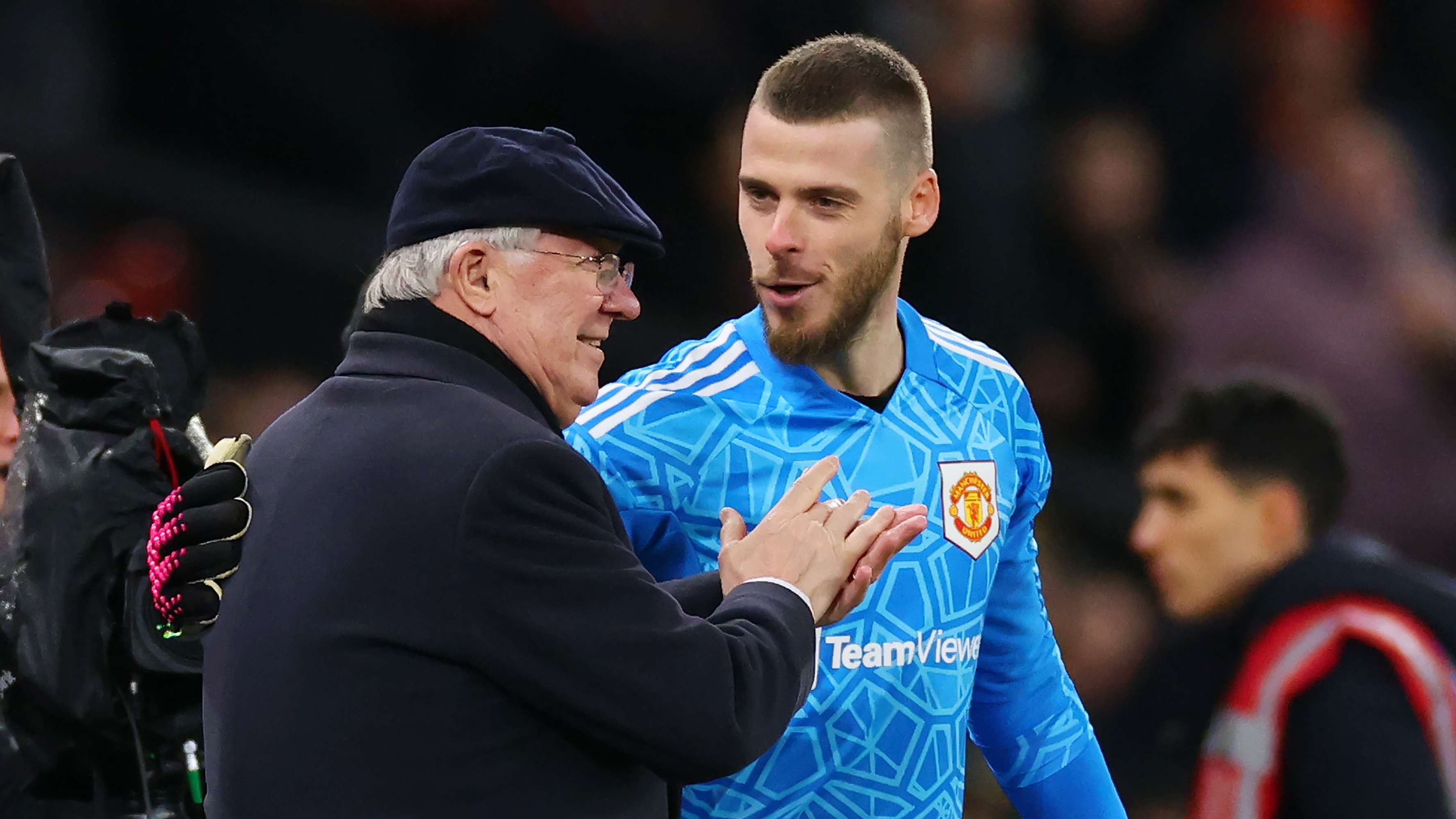 Legendary Man Utd boss Fergie reunites with De Gea  