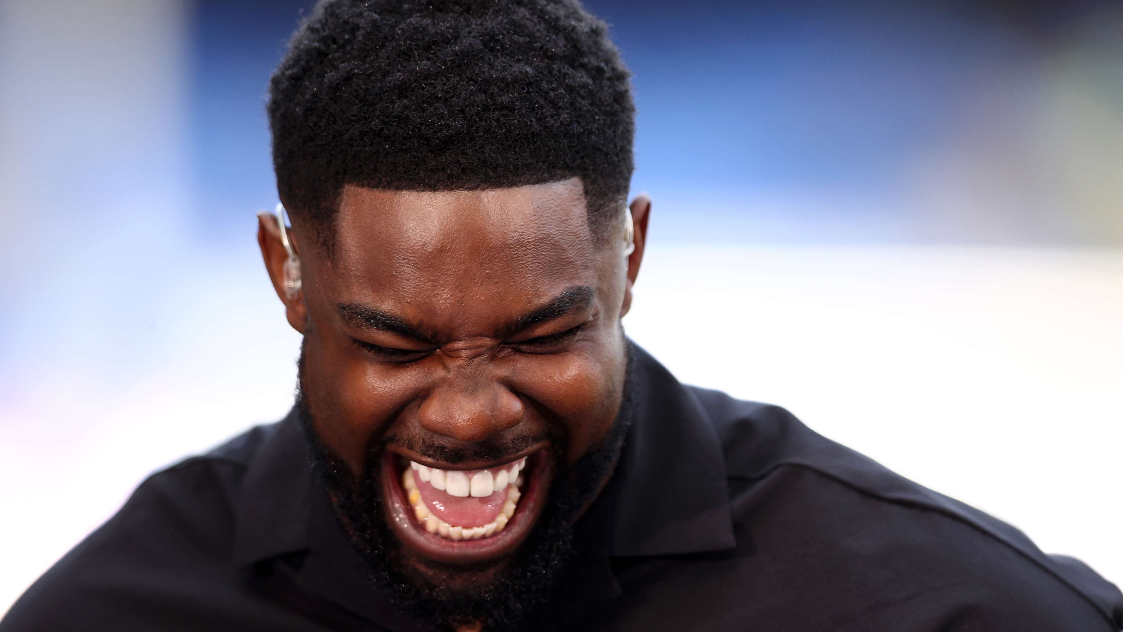 📽️ | Richards spotted dancing to DJ Lescott's set  