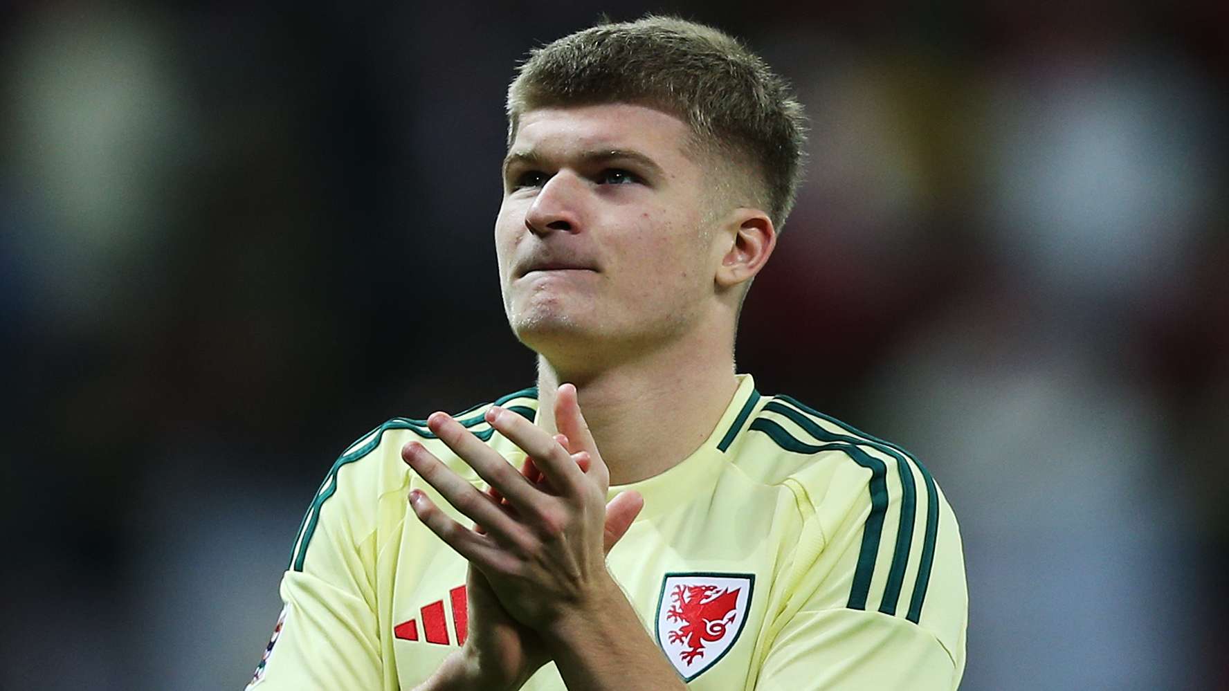 Wrexham in talks for 21-year-old Wales international  