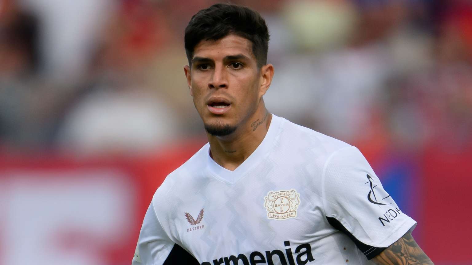 Arsenal in direct talks with Leverkusen over Hincapie  