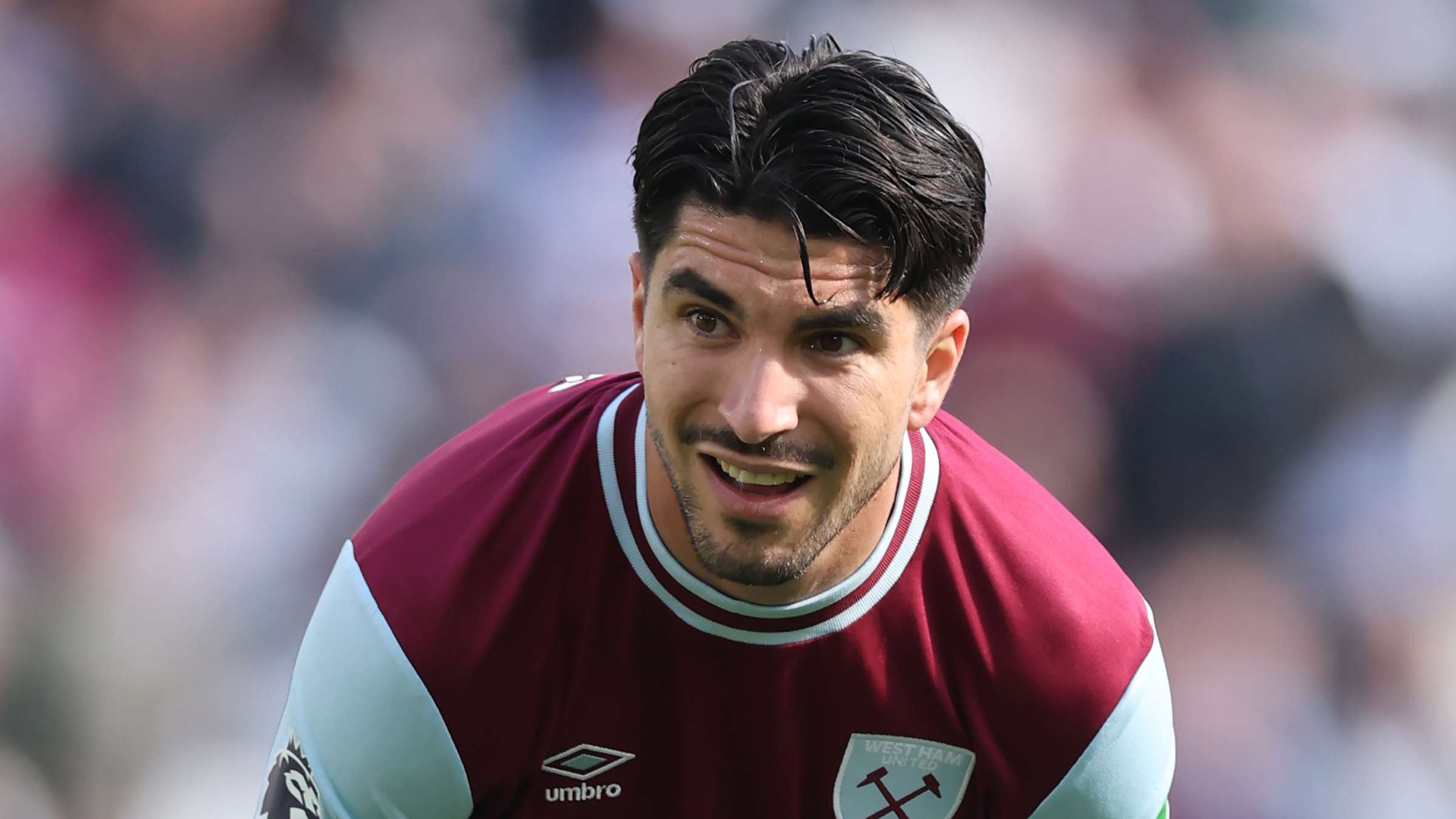 Ajax & PSG in talks over midfielder transfer  