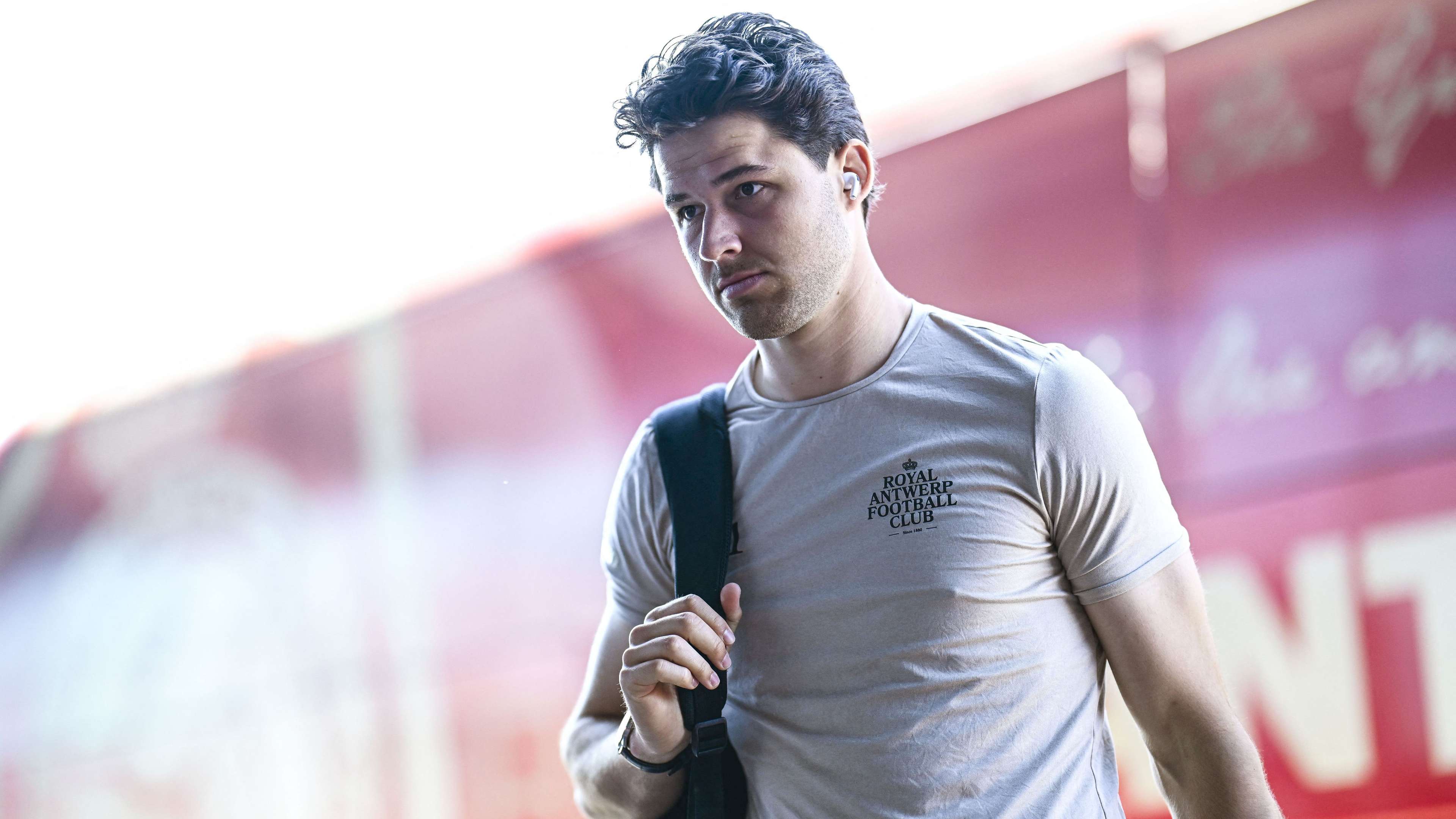 Man Utd continuing with Lammens talks after Antwerp intervention  